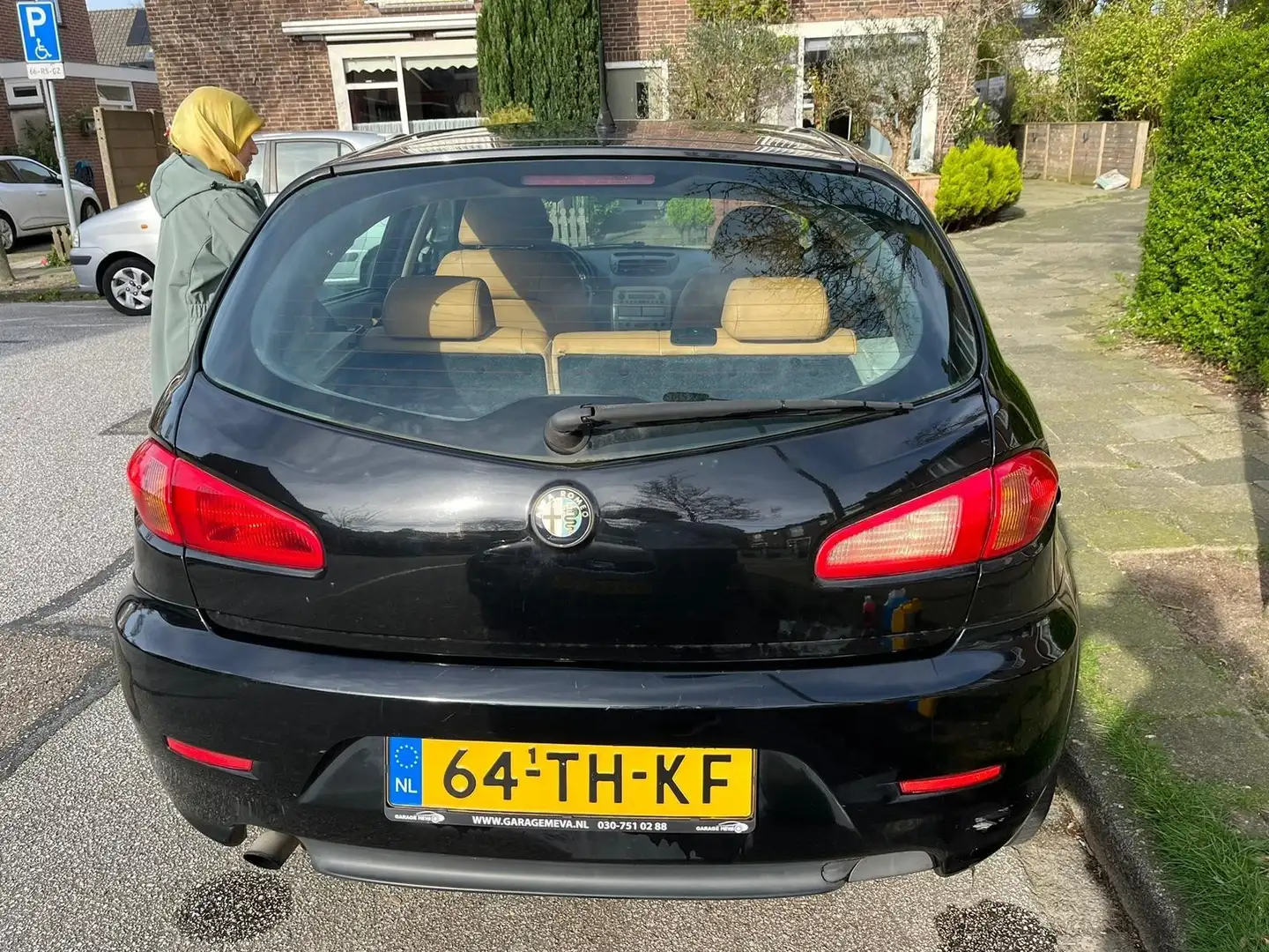 Alfa Romeo 147 1.6 Twin Spark ECO Eleganza Zwart - 2