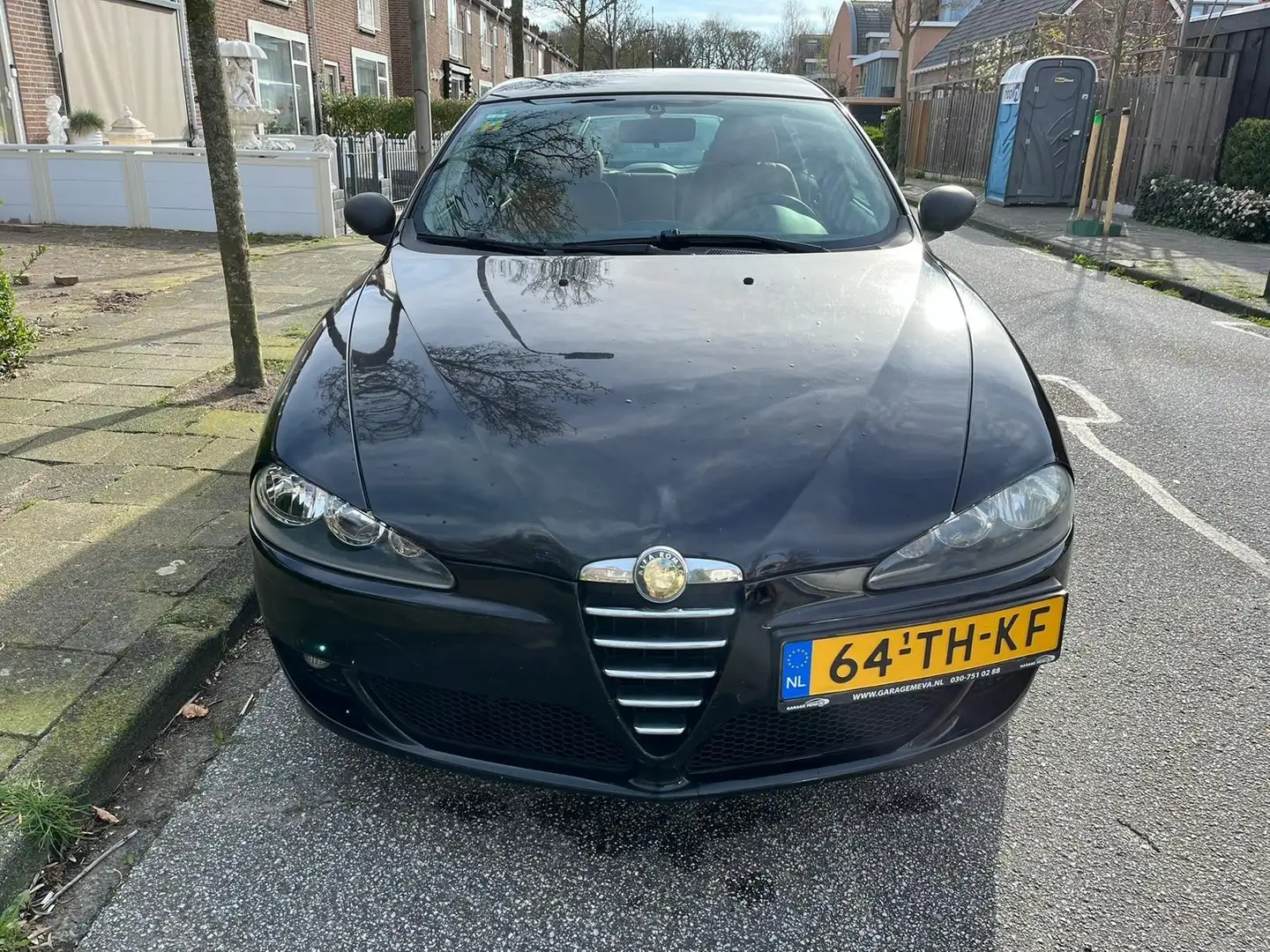 Alfa Romeo 147 1.6 Twin Spark ECO Eleganza Zwart - 1