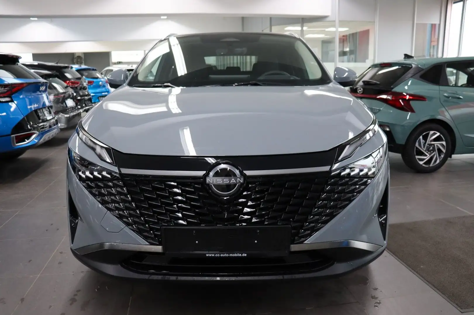 Nissan Qashqai 1.3 AT MHEV MJ25 Pano Comf.P ACC HUD AVM Šedá - 2