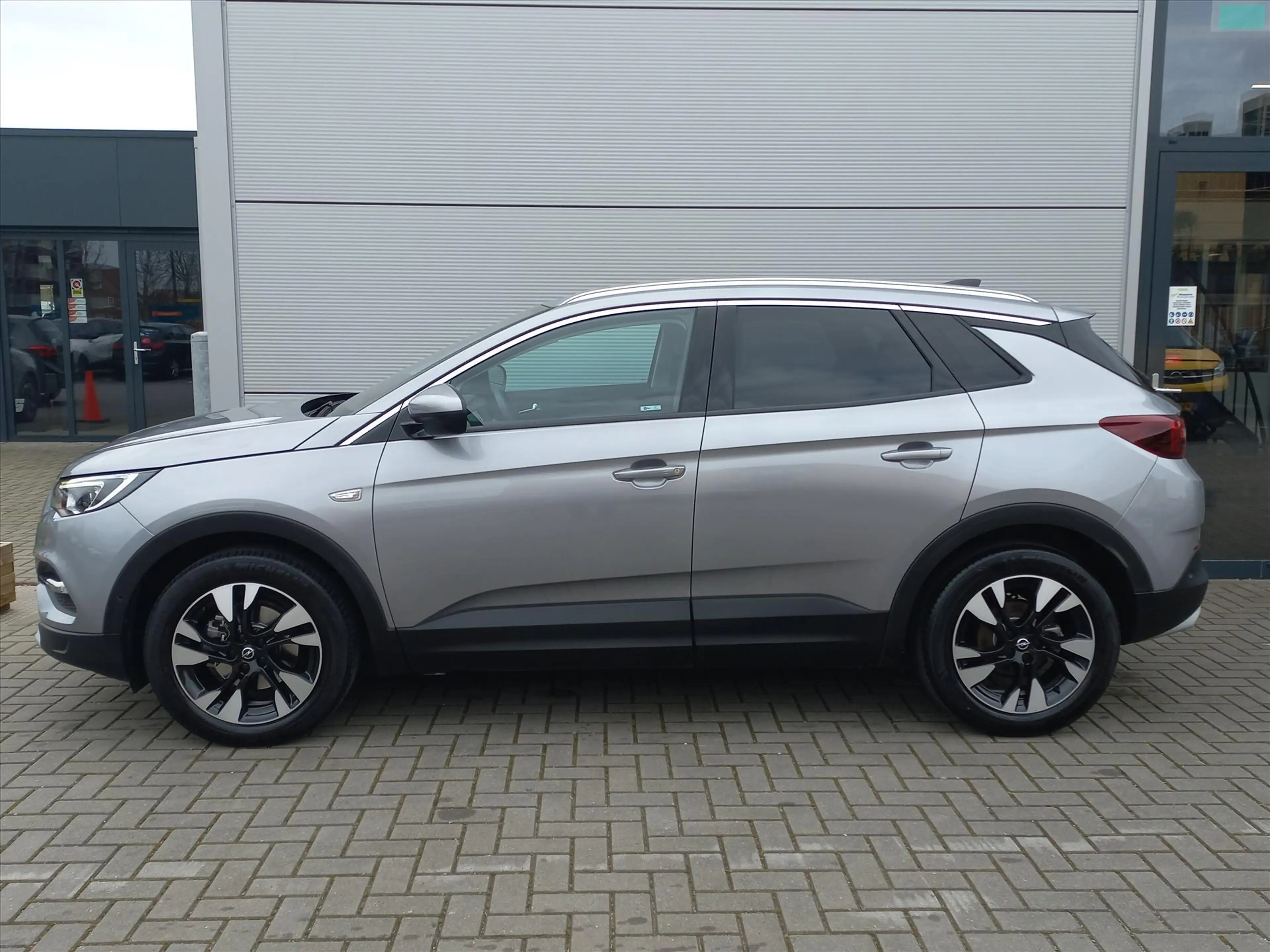 Opel Grandland X 1.2T 130pk Business Executive | Climate control | — photo 3