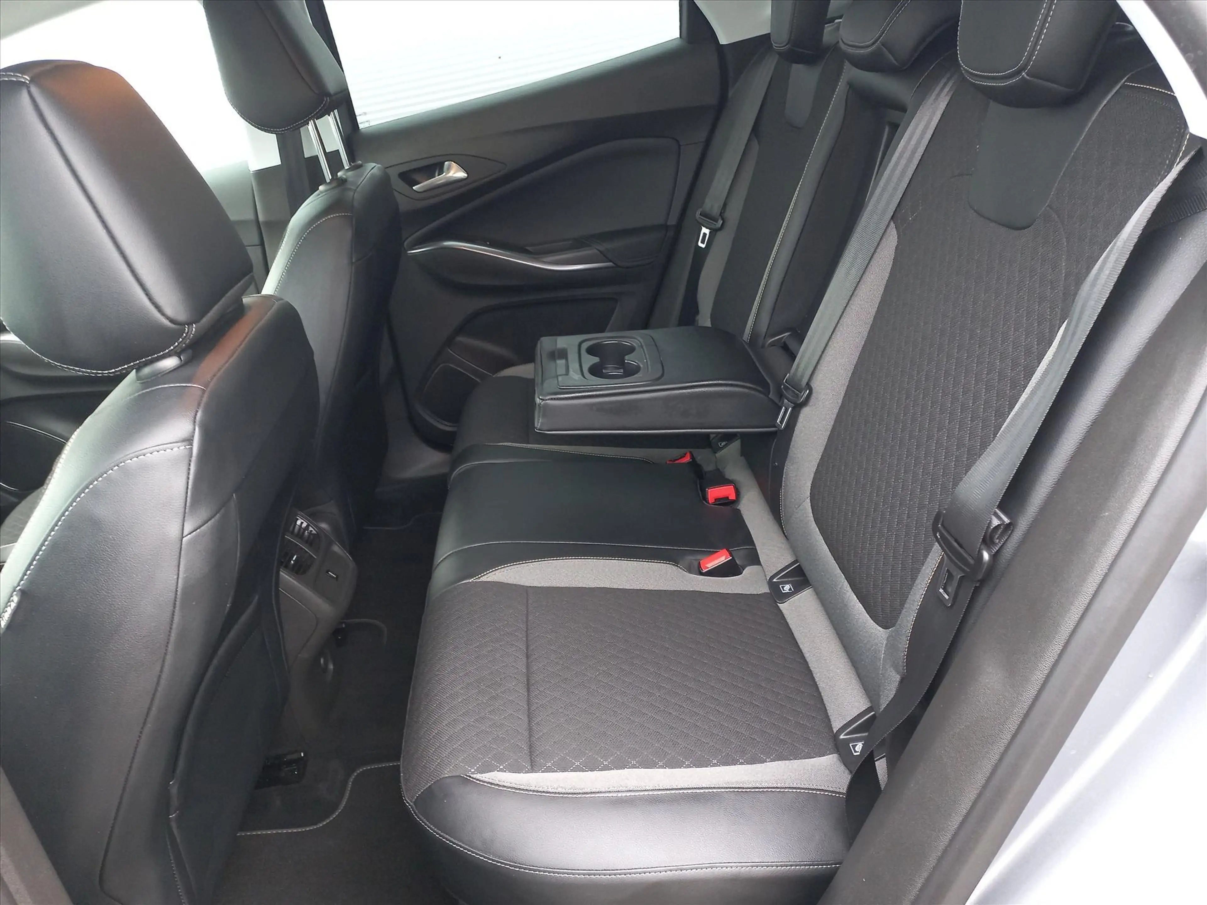 Opel Grandland X 1.2T 130pk Business Executive | Climate control | — photo 14