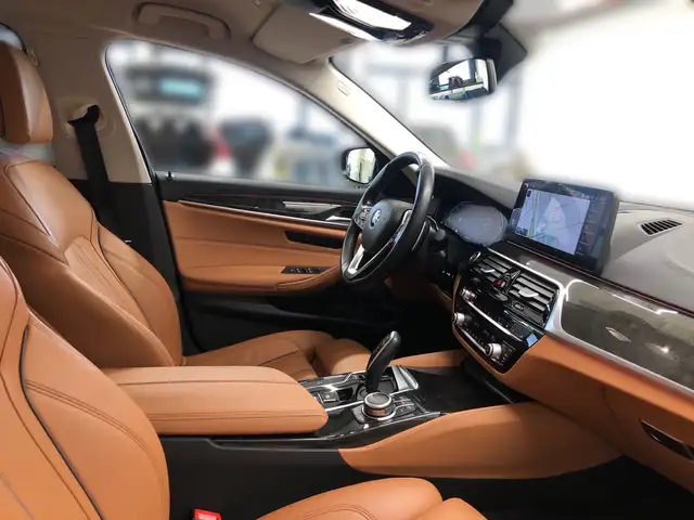 BMW 5 Series view 13