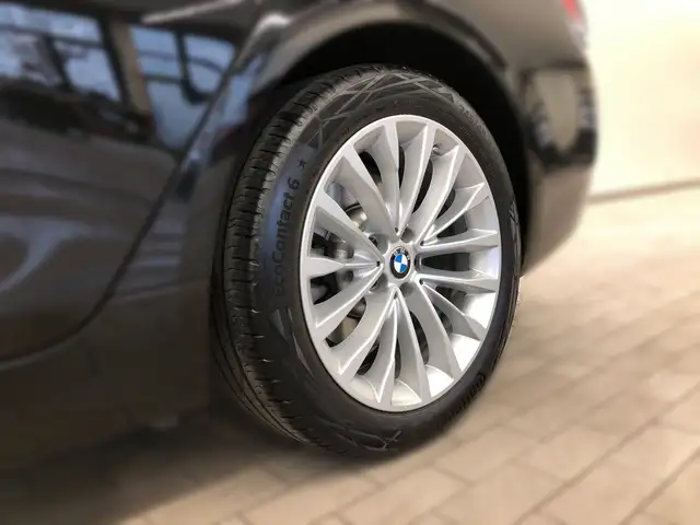BMW 5 Series view 3