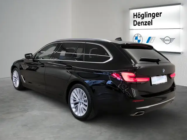 BMW 5 Series view 10
