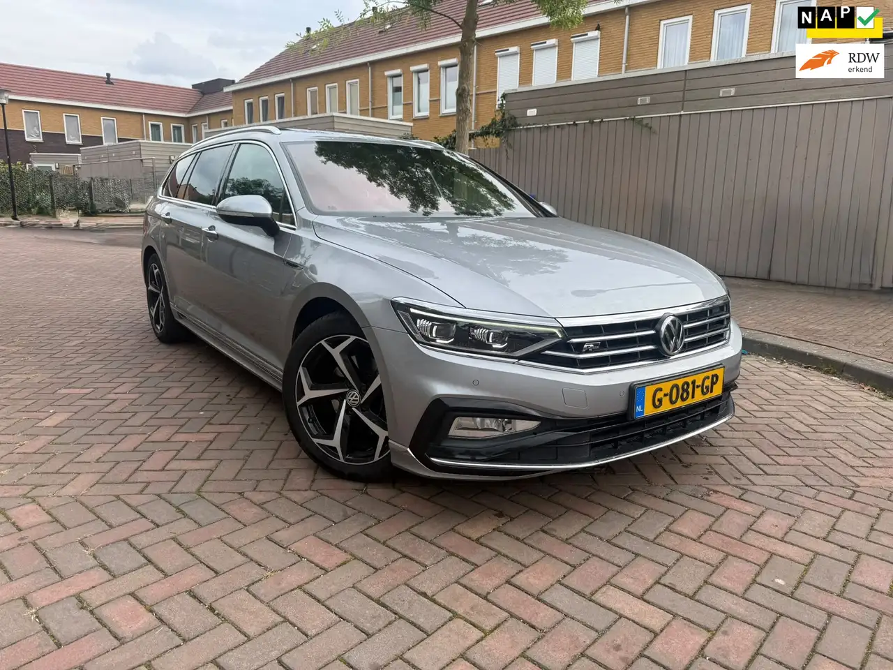 Volkswagen Passat Variant 1.5 TSI Executive R-Line * Facelift*Voll* — photo 1 of 24