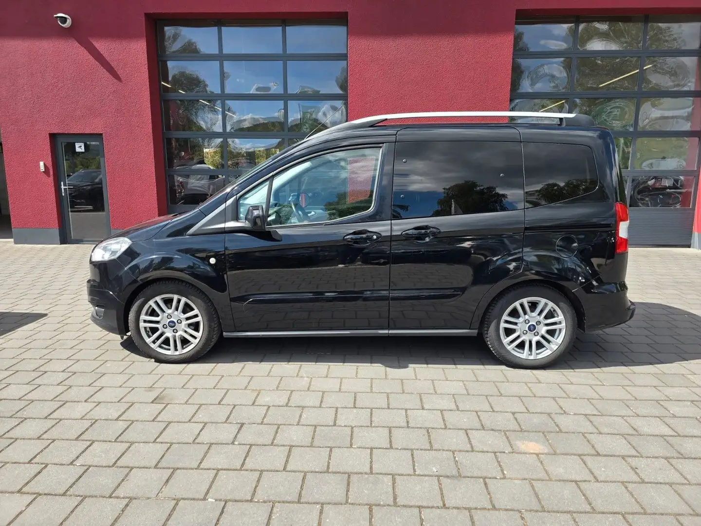 Ford Tourneo Courier Titanium//SHZ/KLIMA/BT//CD// Чорний - 2