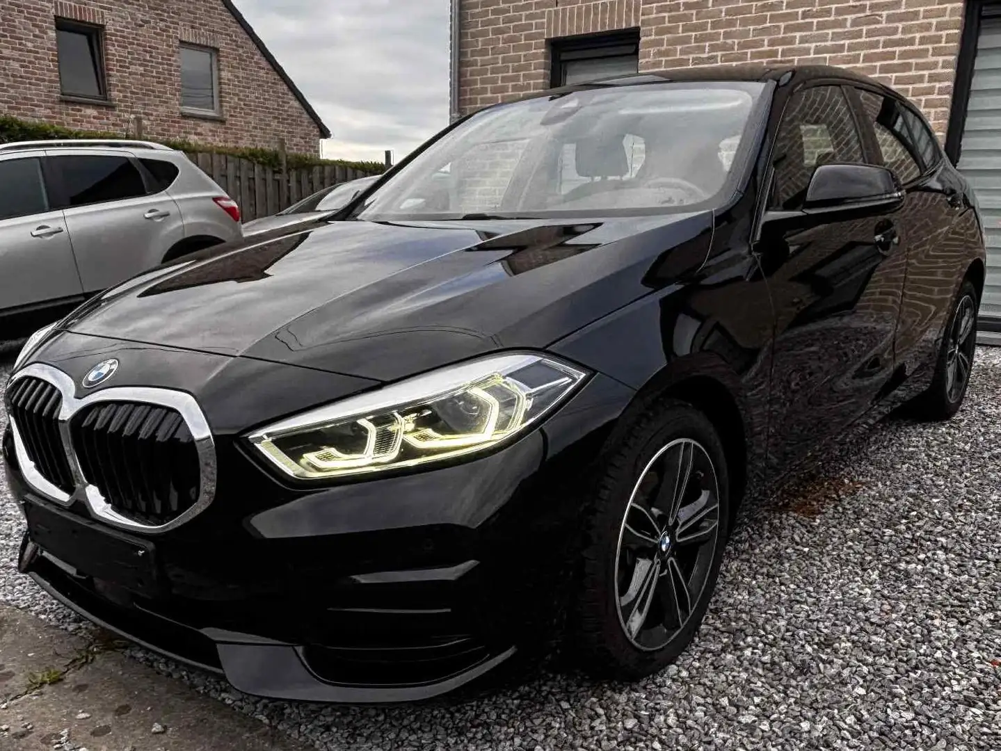 BMW 118 Sport line///Phares Led///Boite auto/// Garantie Black - 1