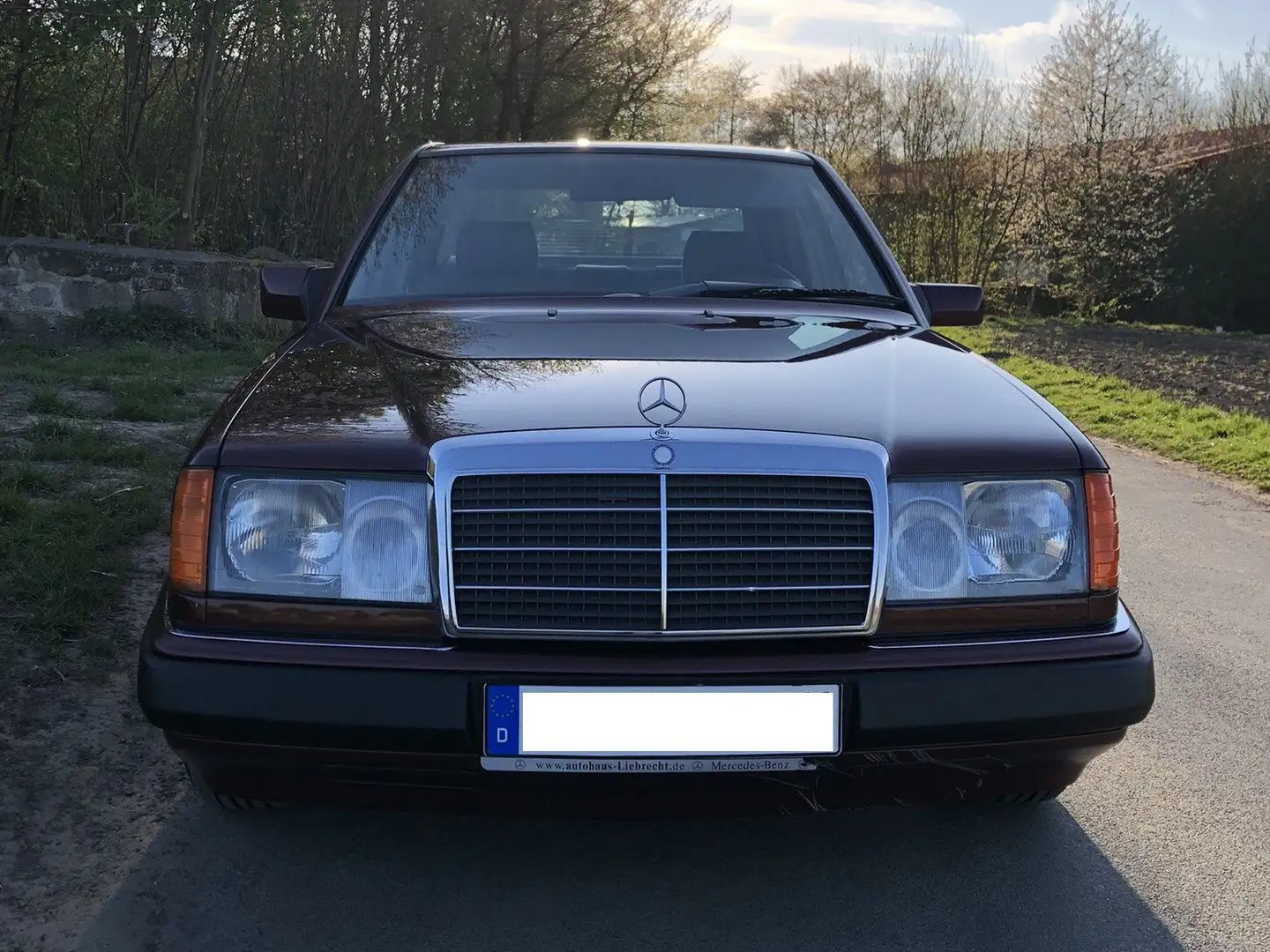 Mercedes-Benz E 230 Červená - 2