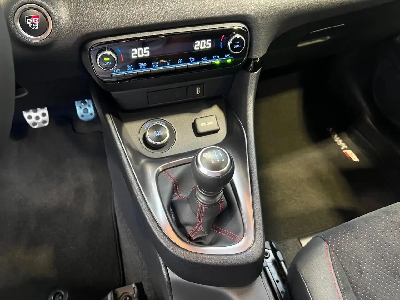 Toyota Yaris Yaris — photo 13