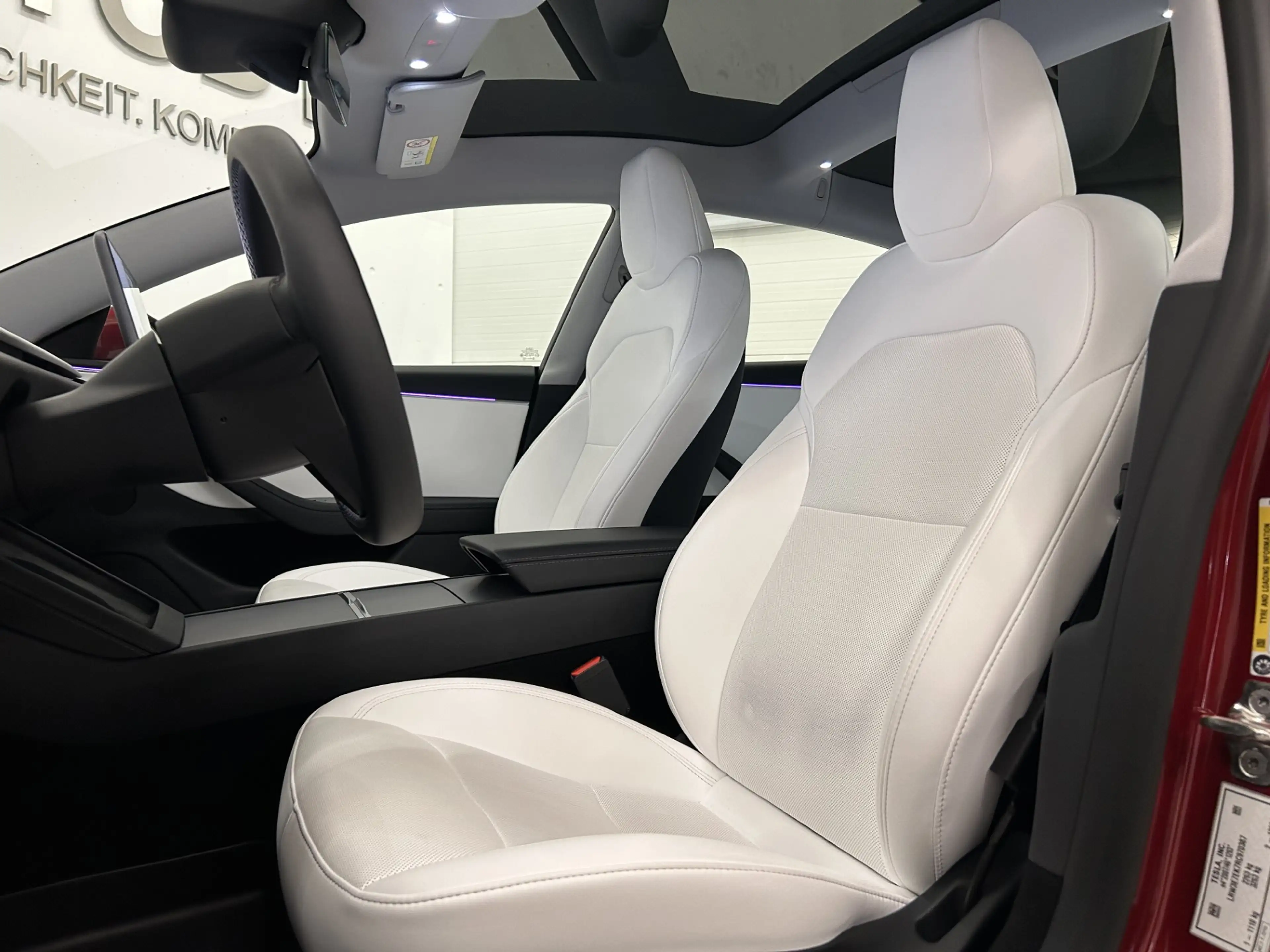 Tesla Model 3 Long Range AWD — photo 13