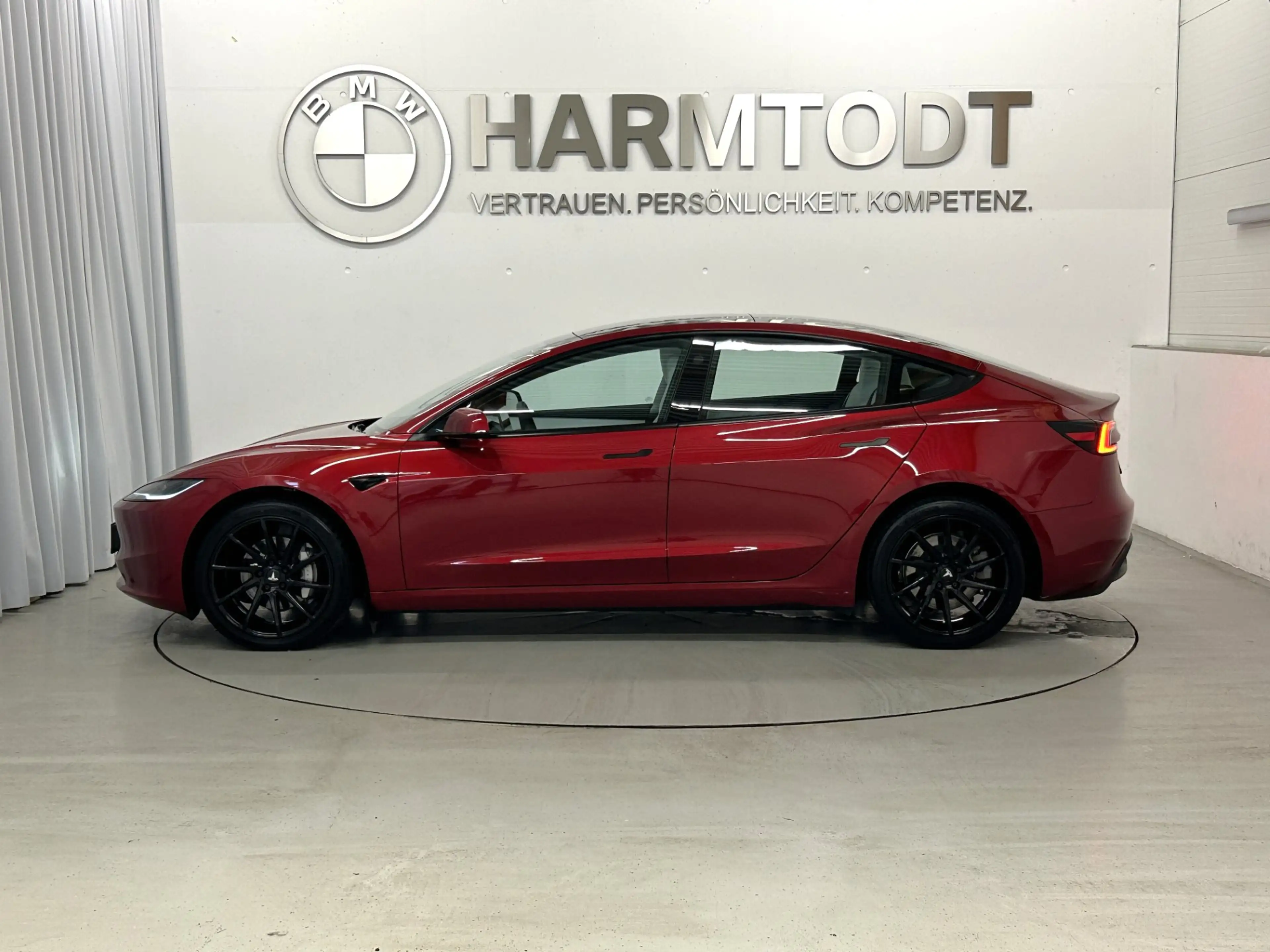 Tesla Model 3 Long Range AWD — photo 3