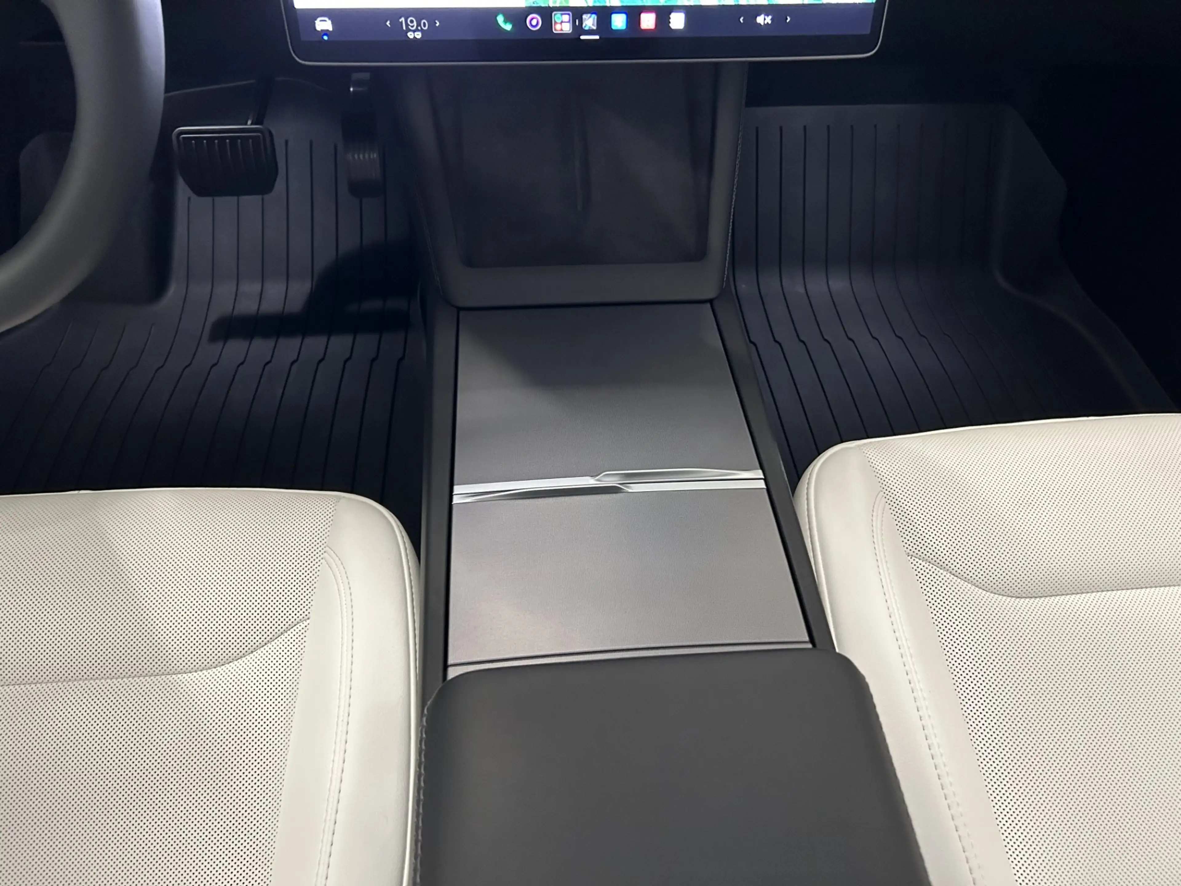 Tesla Model 3 Long Range AWD — photo 12