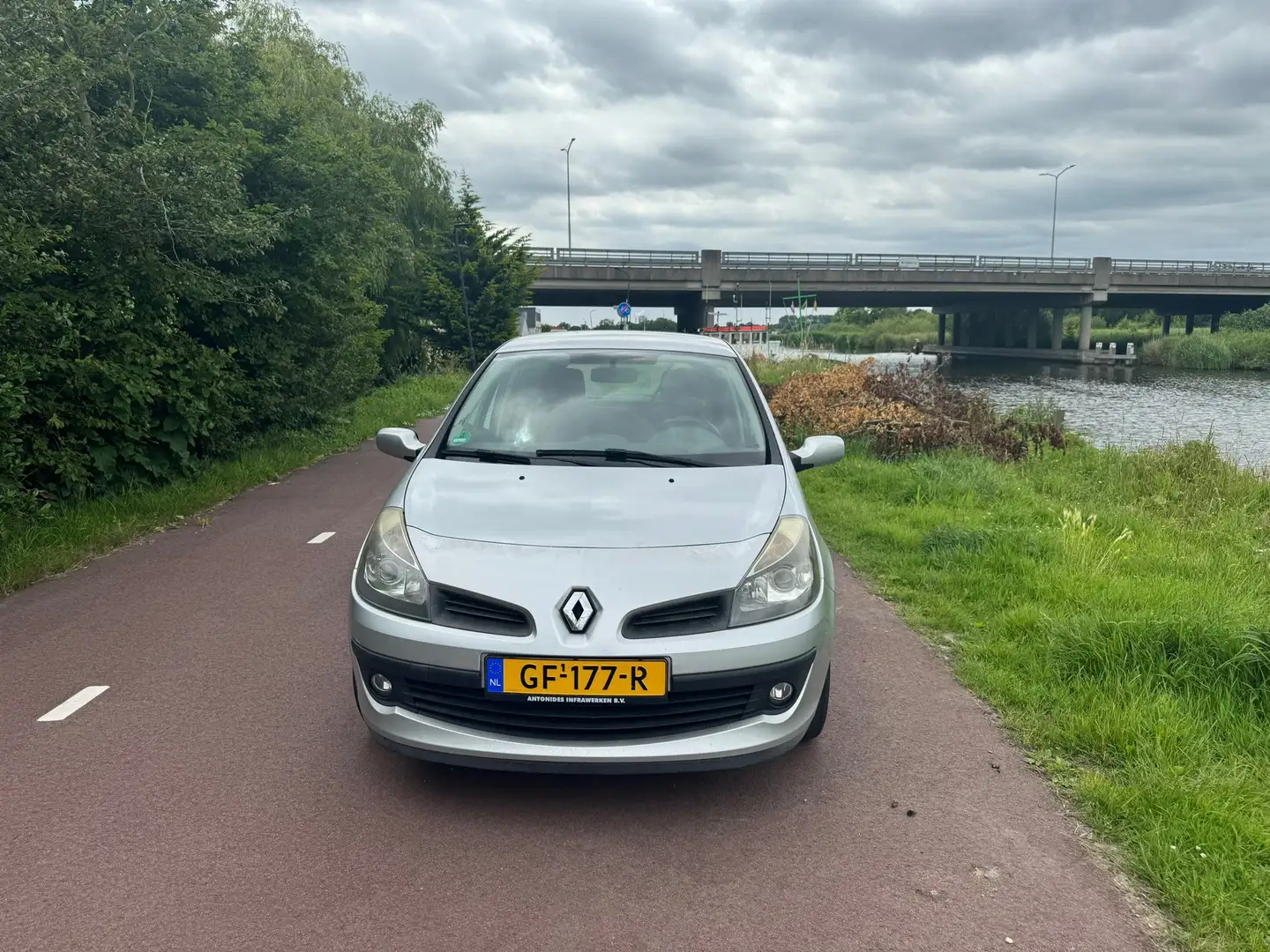 Renault Clio 1.6-16V Dynamique Comfort|NW APK| Grau - 2