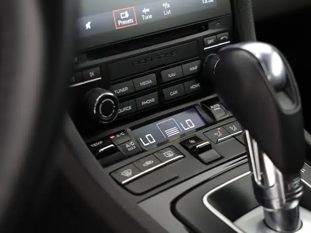 Porsche Cayman view 13