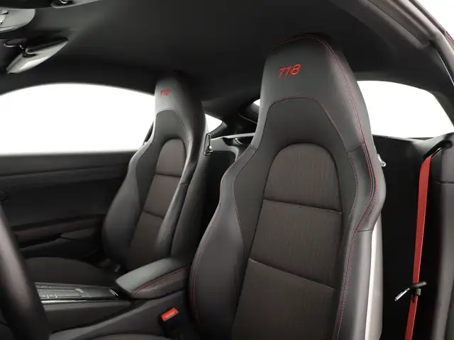 Porsche Cayman view 10