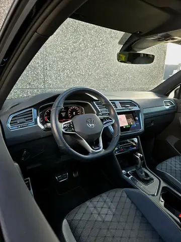 Volkswagen Tiguan view 6