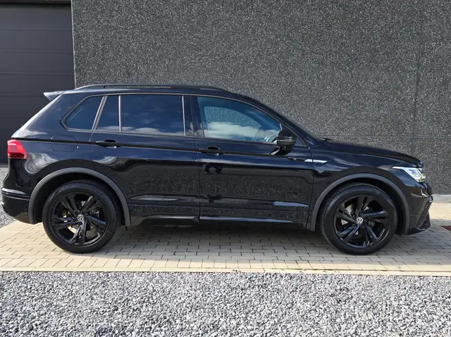 Volkswagen Tiguan view 4