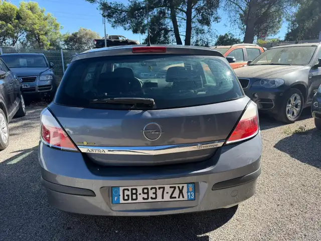 Opel Astra view 4