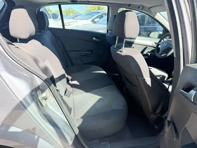 Opel Astra view 11