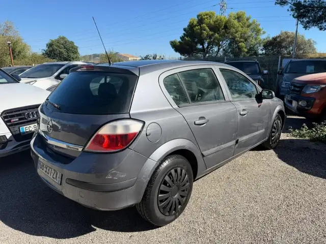 Opel Astra view 5