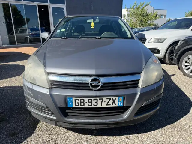Opel Astra view 2
