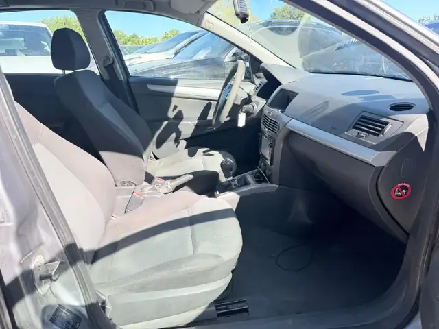 Opel Astra view 12