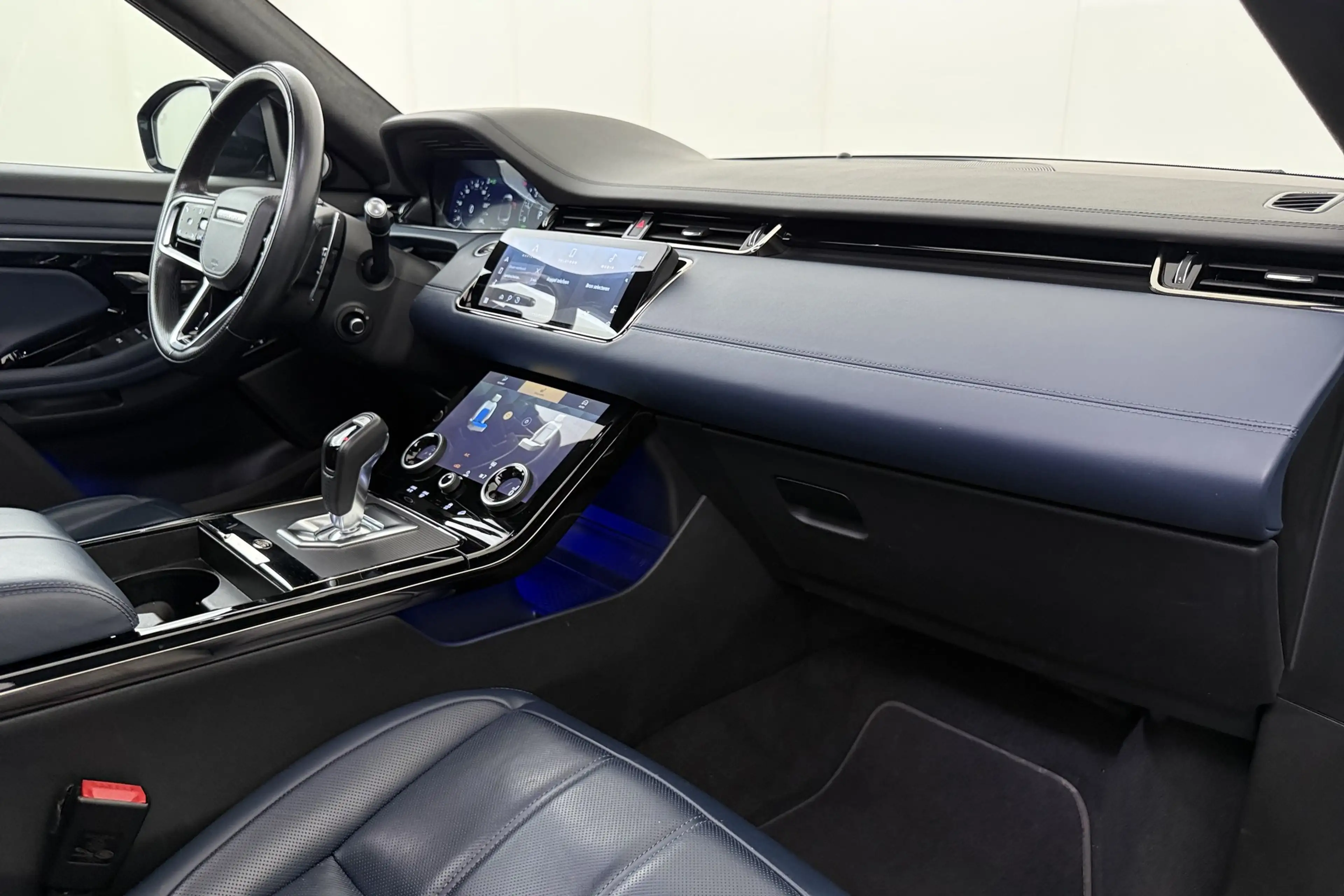 Land Rover Range Rover Evoque P300e PHEV 1.5i + A/T + GPS + LEDER + CAMERA + PDC — photo 11