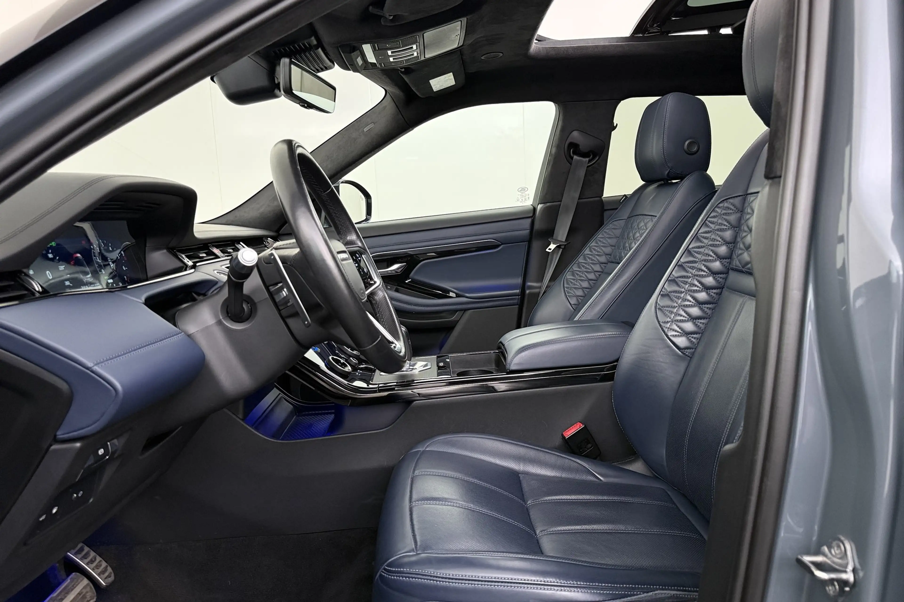 Land Rover Range Rover Evoque P300e PHEV 1.5i + A/T + GPS + LEDER + CAMERA + PDC — photo 10