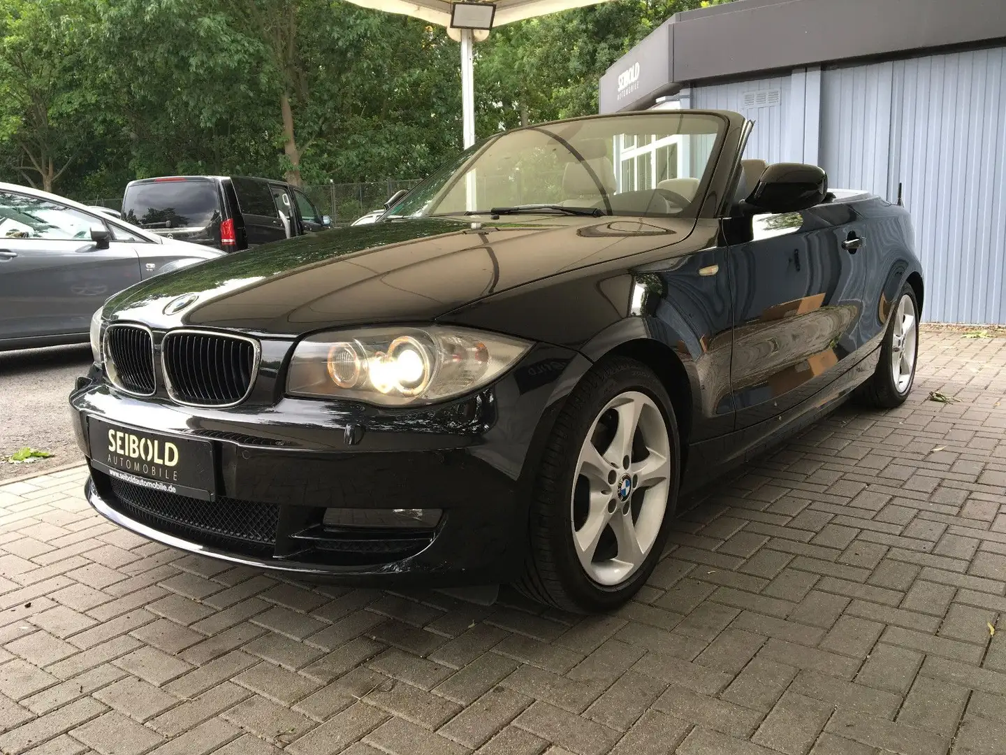 BMW 120 Cabrio 120i/Autom/Leder/Xen/Tempo/PDC/Sitzh Schwarz - 1