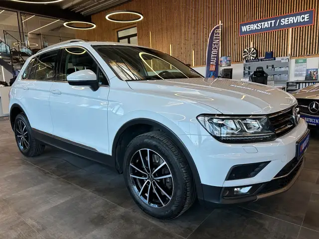 Volkswagen Tiguan view 3