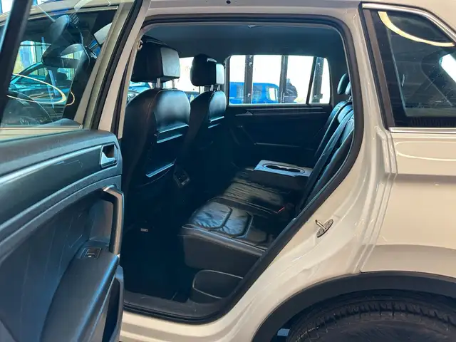 Volkswagen Tiguan view 12