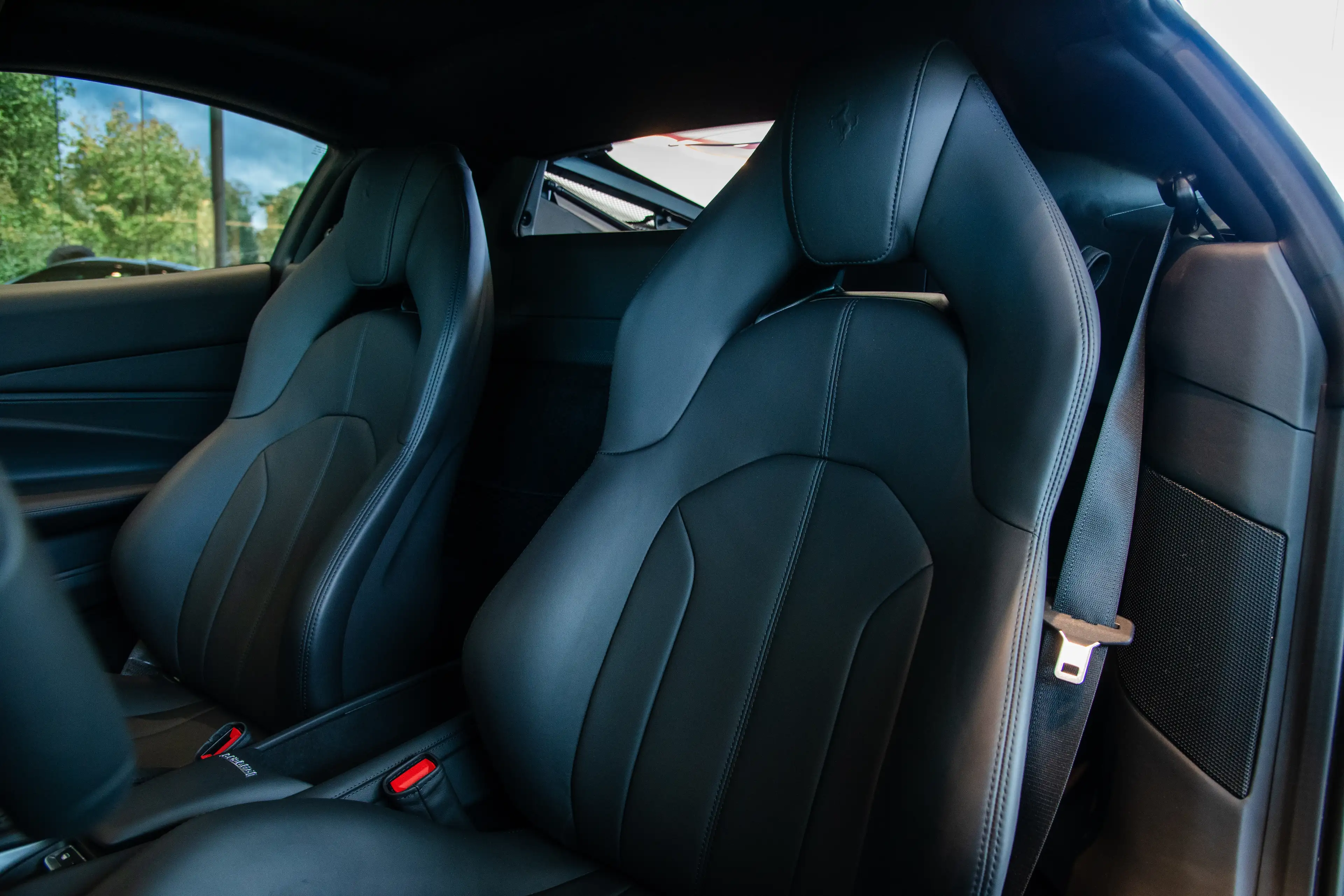 Ferrari F8 Tributo Blu Pozzi | 1 Owner | Full Electric Seats — photo 16