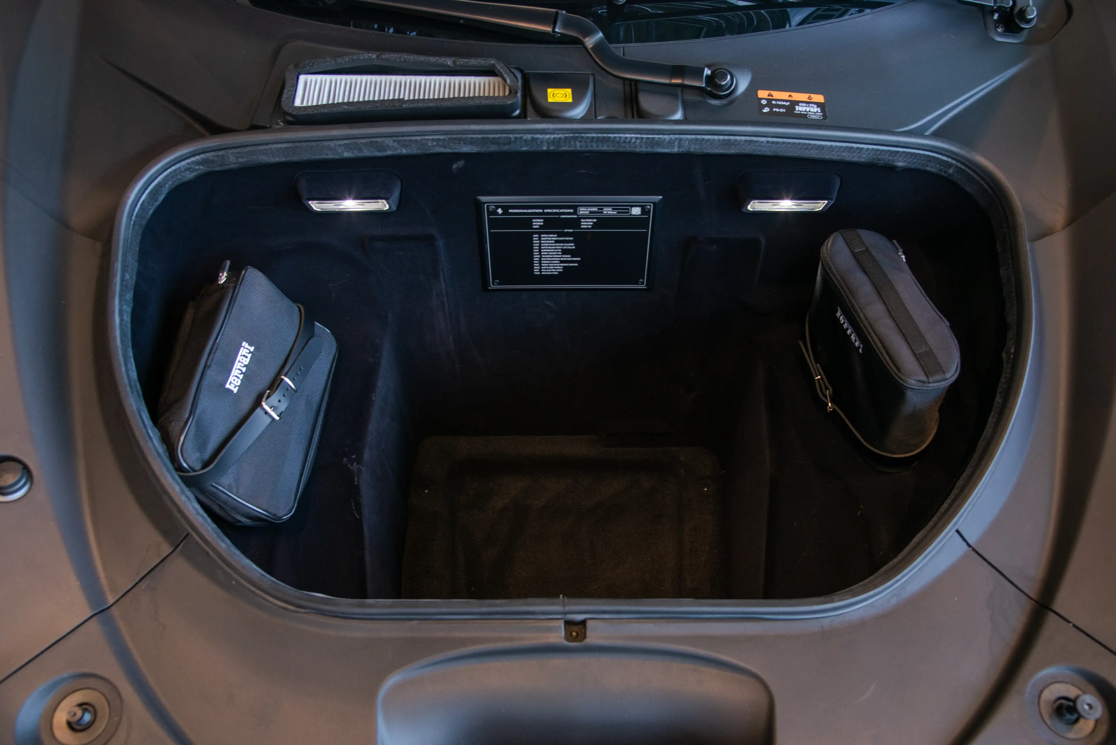 Ferrari F8 Tributo Blu Pozzi | 1 Owner | Full Electric Seats — photo 17