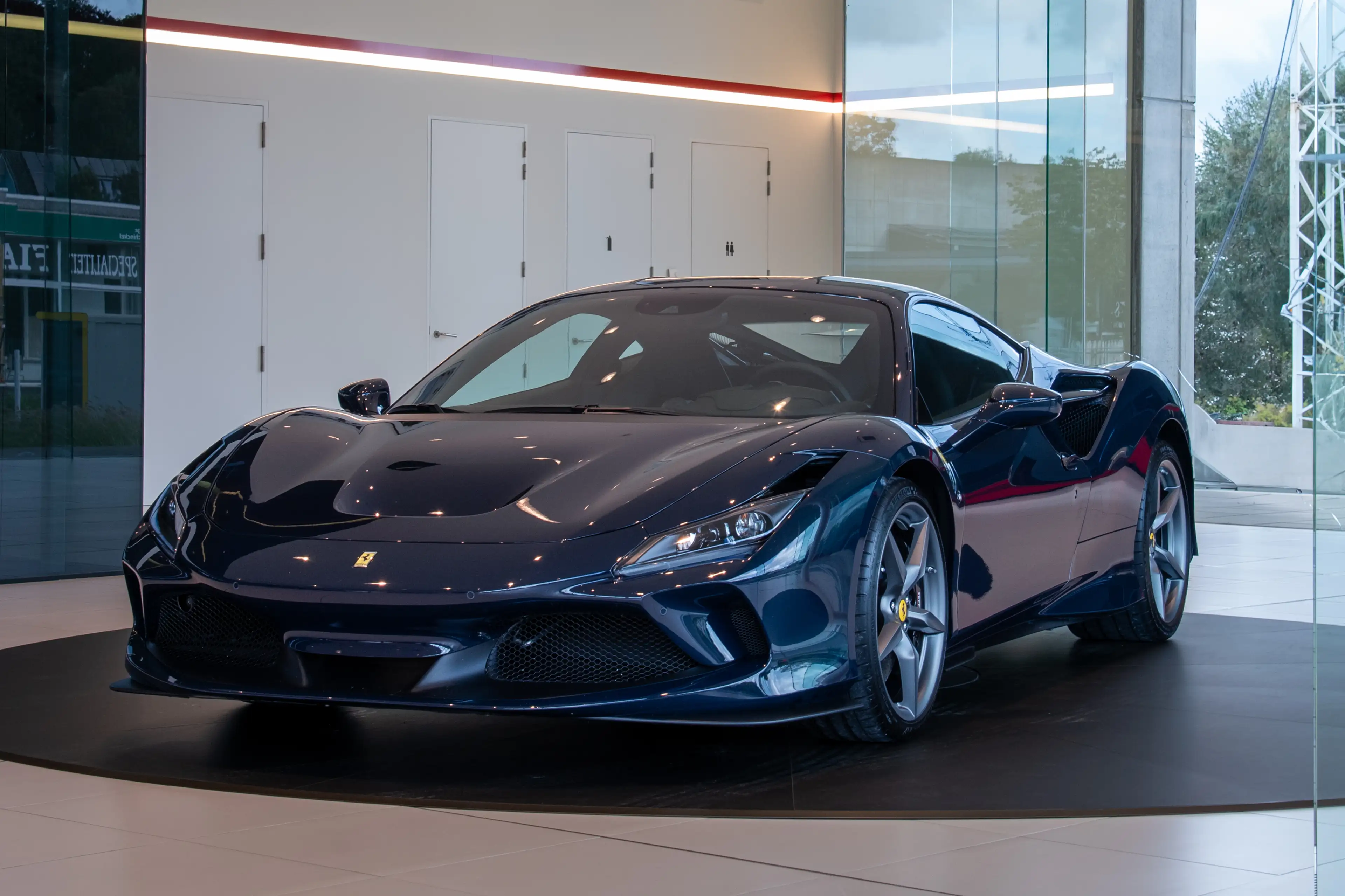 Ferrari F8 Tributo Blu Pozzi | 1 Owner | Full Electric Seats — photo 9