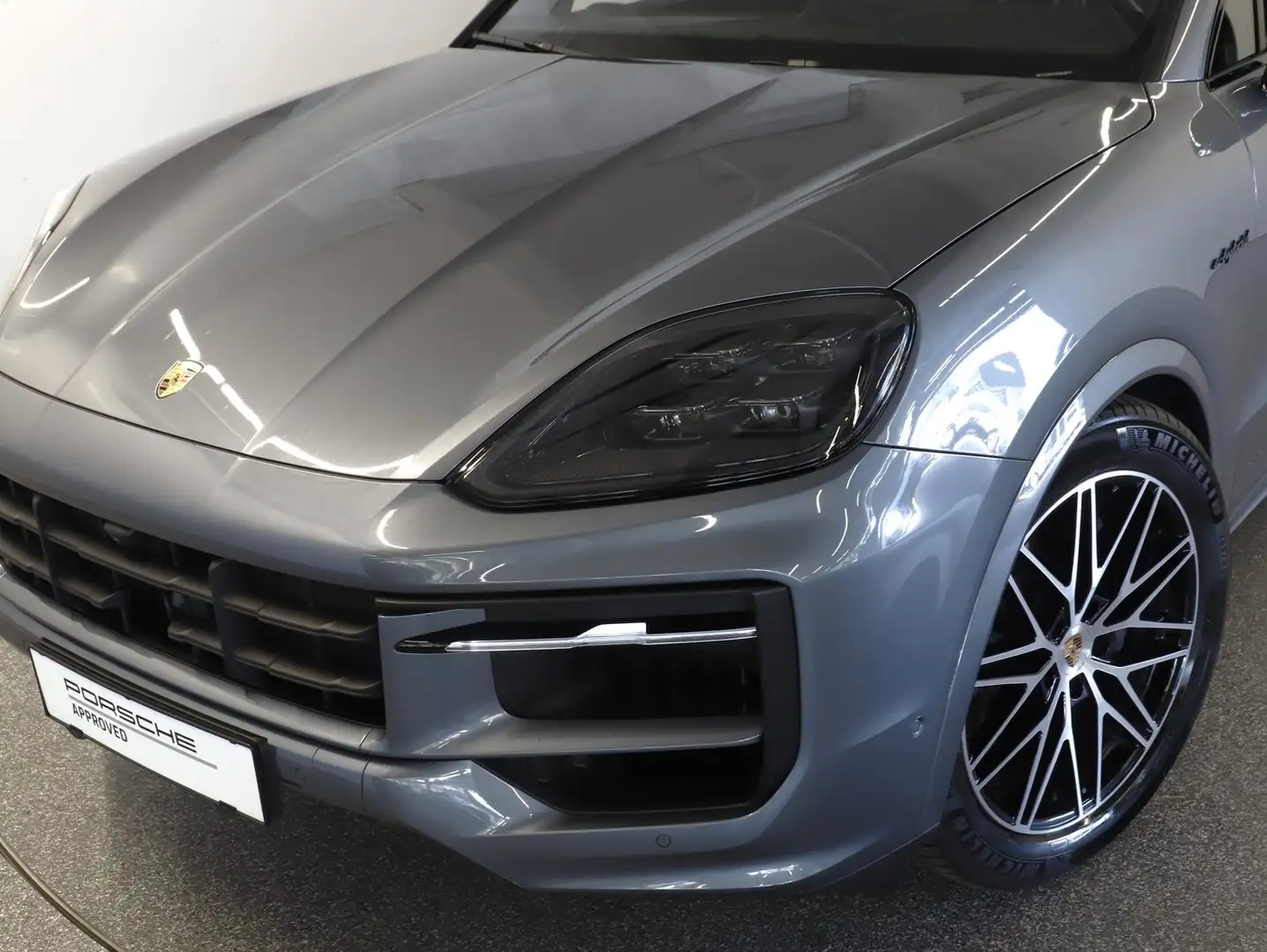 Porsche Cayenne E-Hybrid Coupé Black Edition Grau - 2