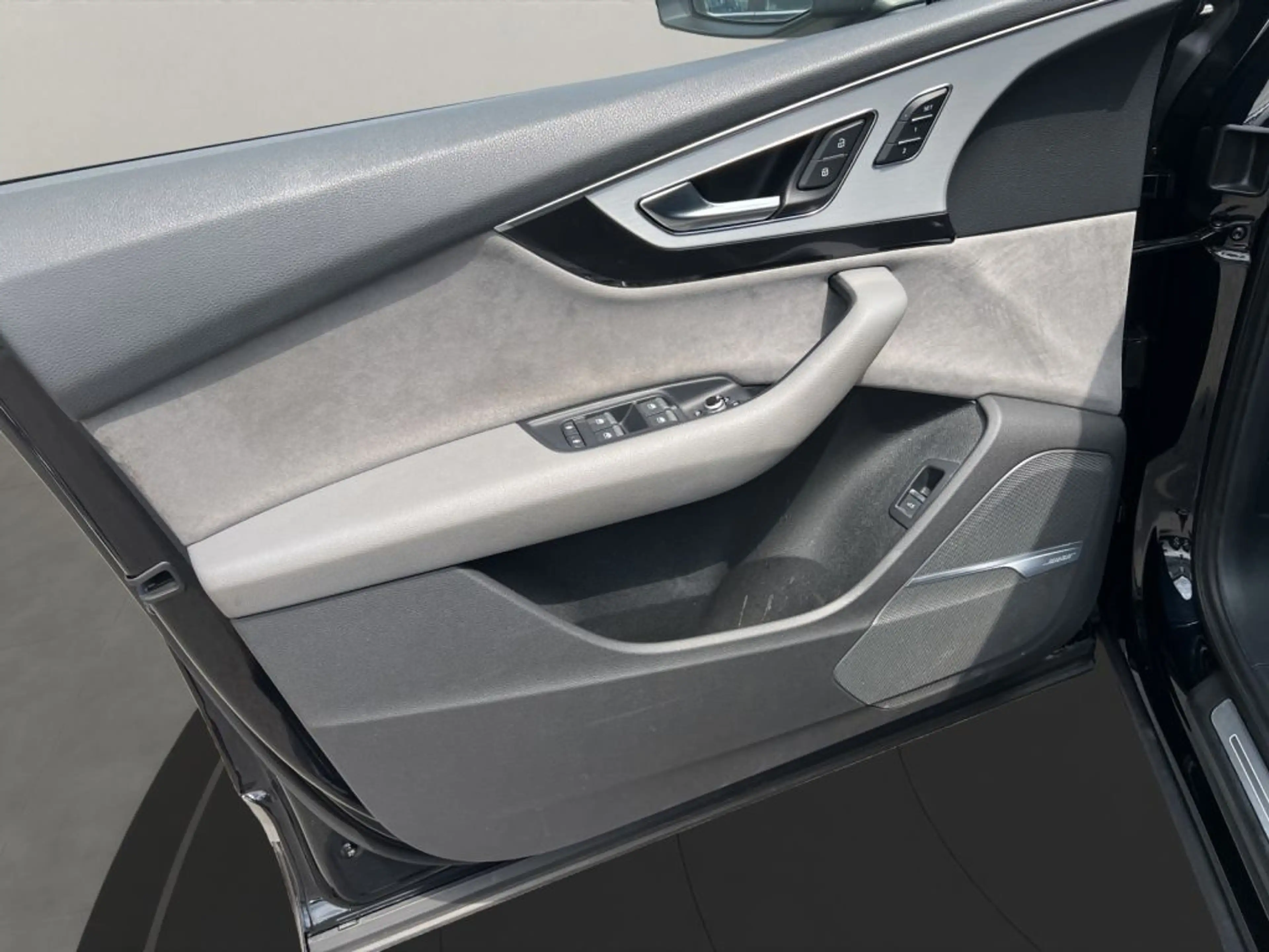 Audi SQ7 4.0 TDI quattro tiptronic +HUD+NAVI+StHZ+ — photo 9