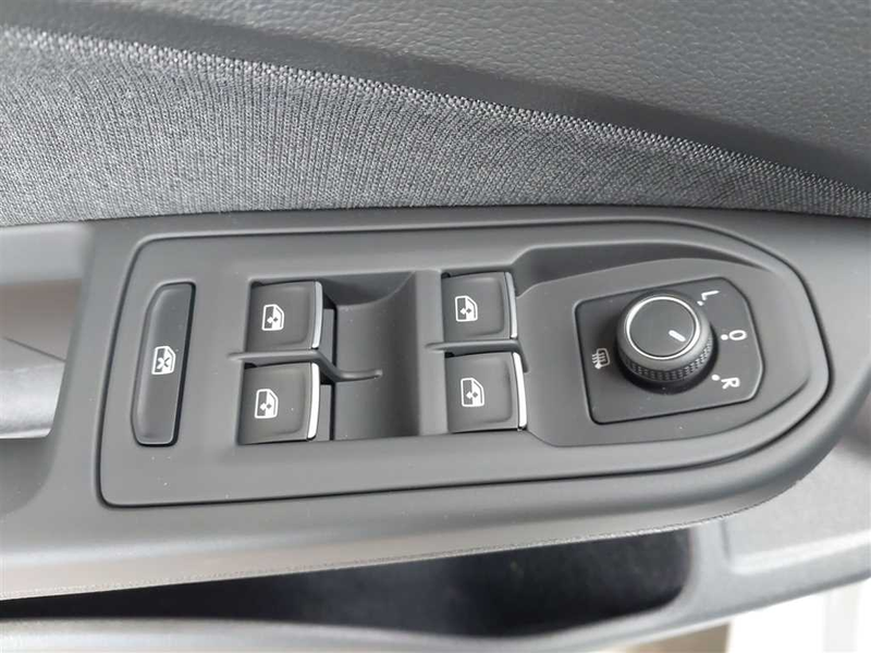 Volkswagen Golf Life 1.0 eTSI DSG — photo 13