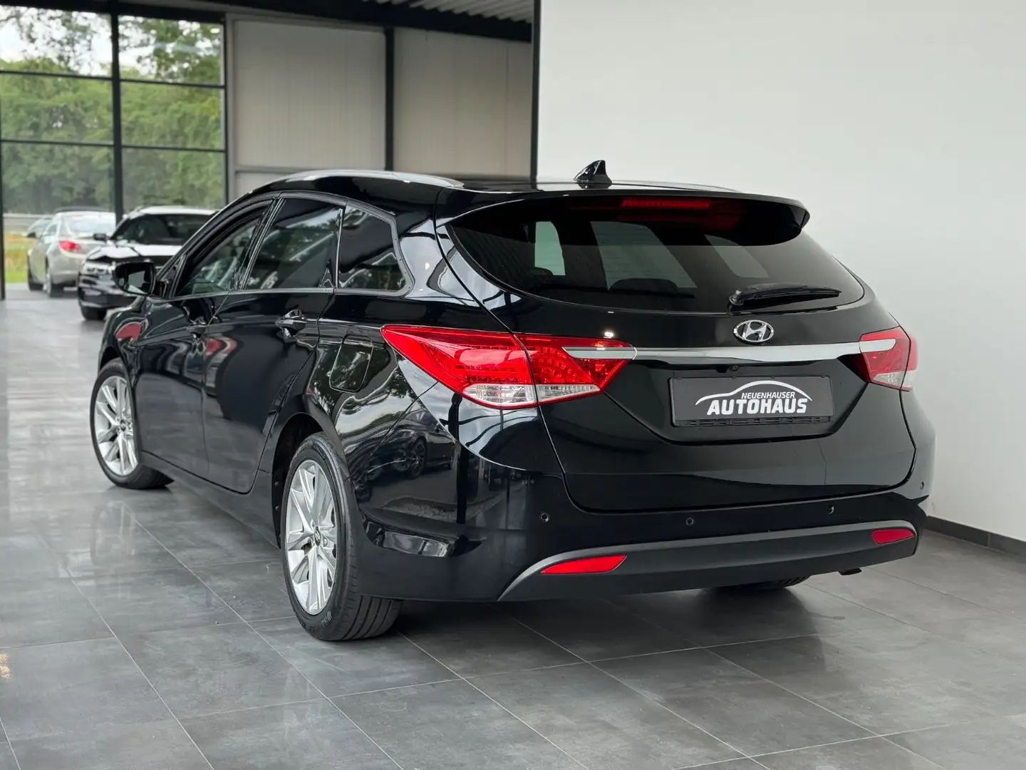 Hyundai i40 cw Comfort 1,7 CRDI Automatik LED XENON Kame Negro - 2
