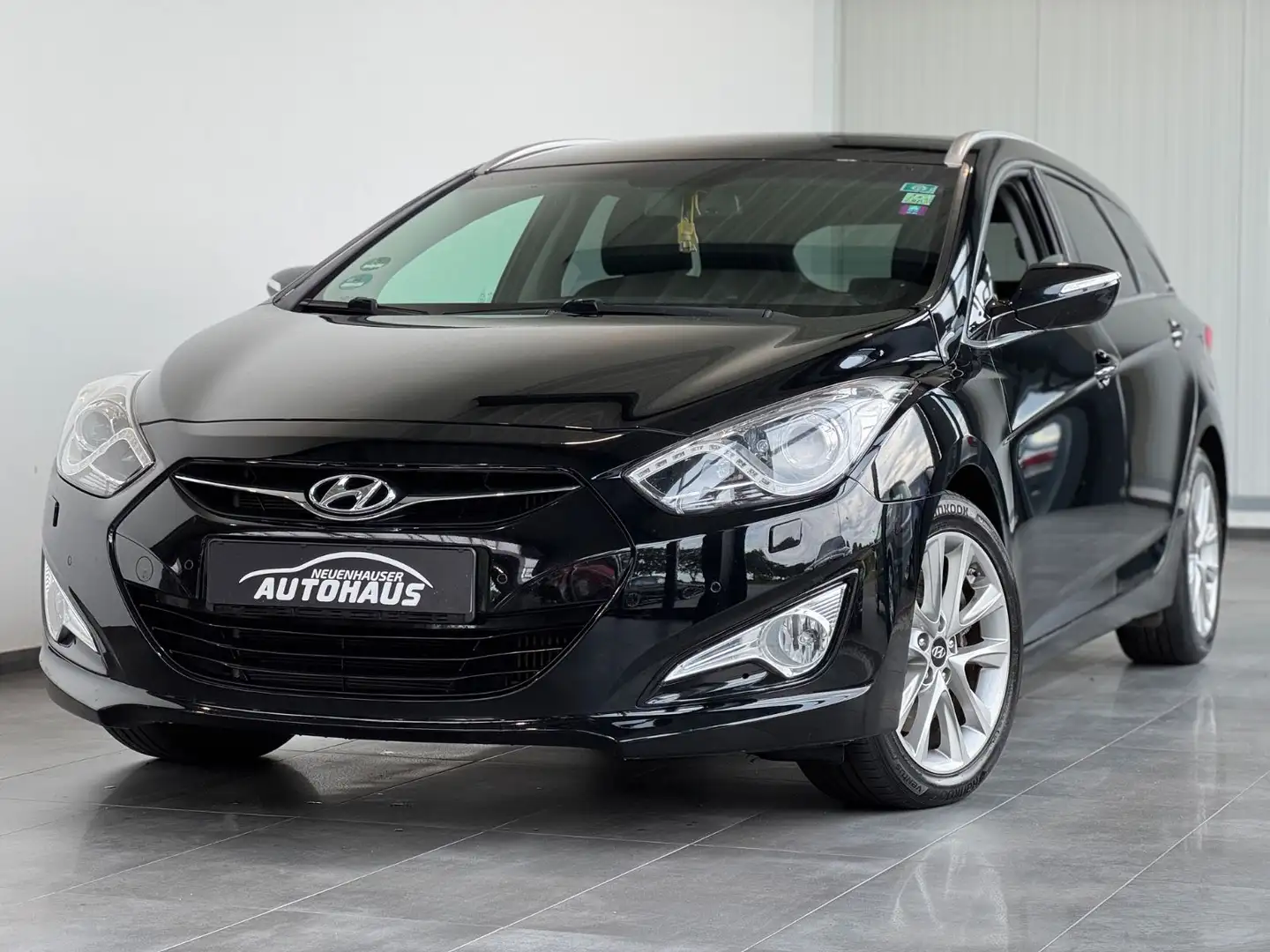 Hyundai i40 cw Comfort 1,7 CRDI Automatik LED XENON Kame Negro - 1
