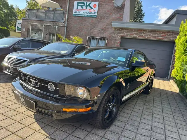 Ford Mustang Pony Paket mit Schaltgetriebe
