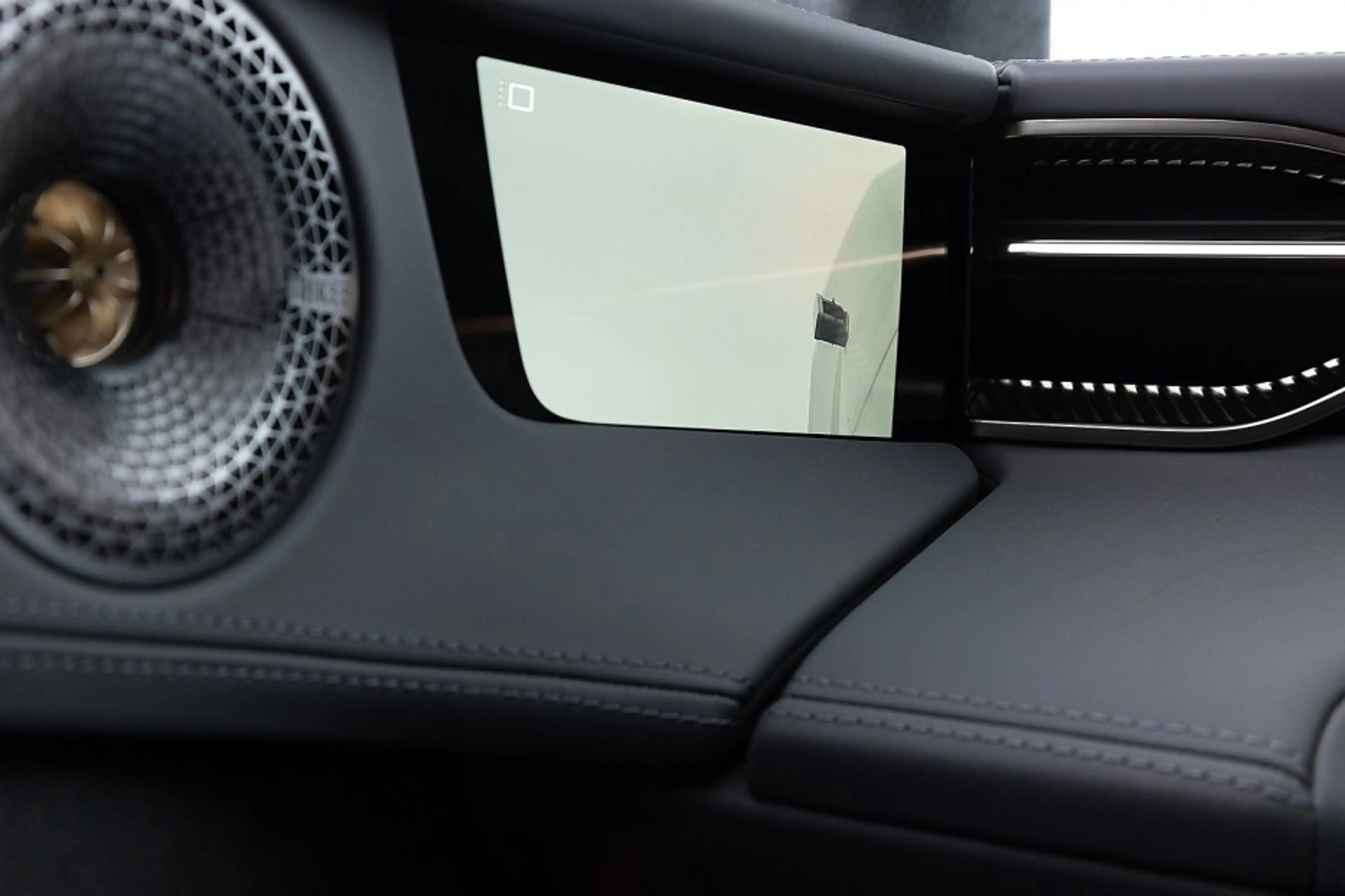 Lotus Eletre EDS 450 S 4WD Executive Seat 112 kWh | PANORAMADAK — photo 44