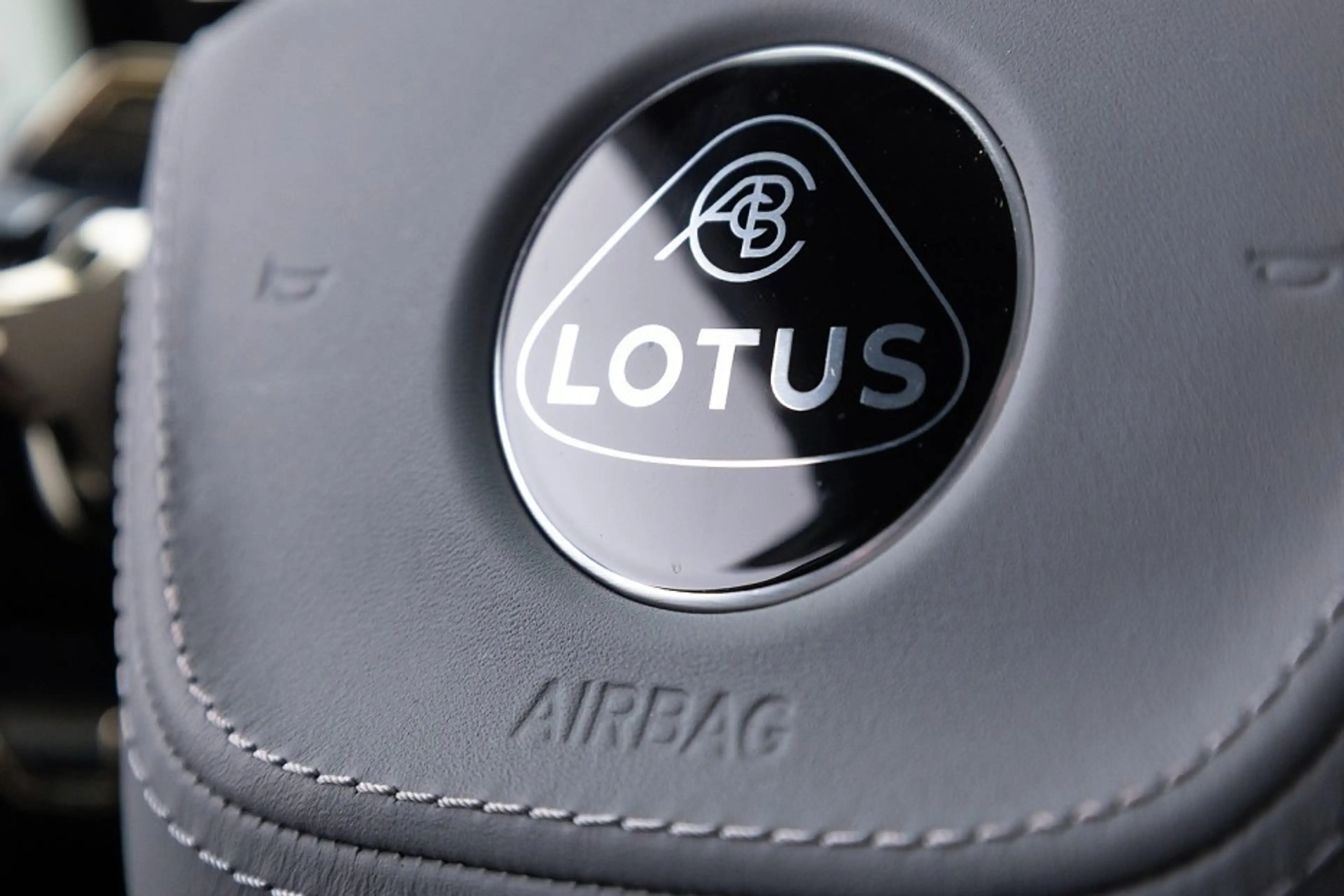 Lotus Eletre EDS 450 S 4WD Executive Seat 112 kWh | PANORAMADAK — photo 50