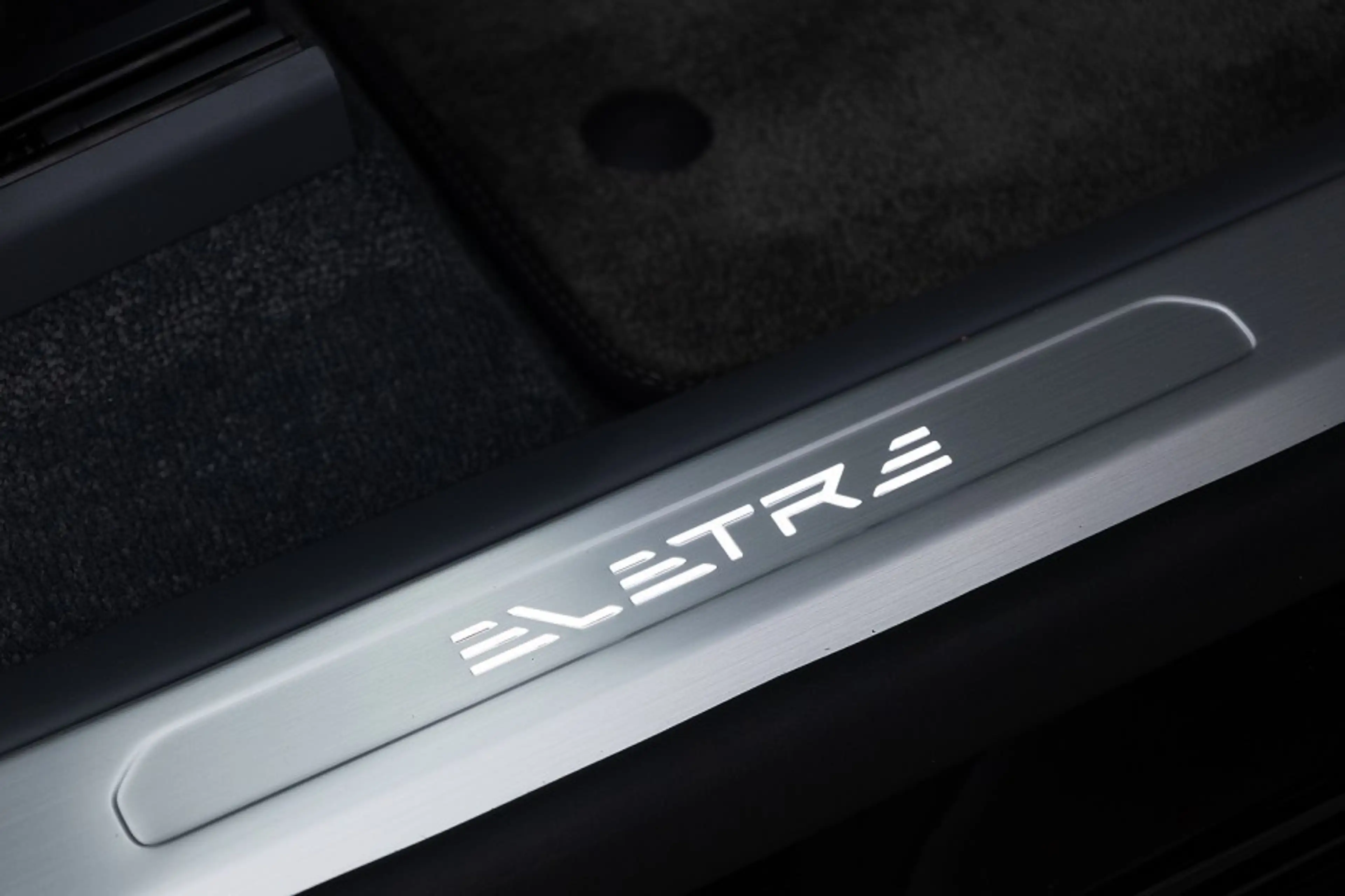 Lotus Eletre EDS 450 S 4WD Executive Seat 112 kWh | PANORAMADAK — photo 15