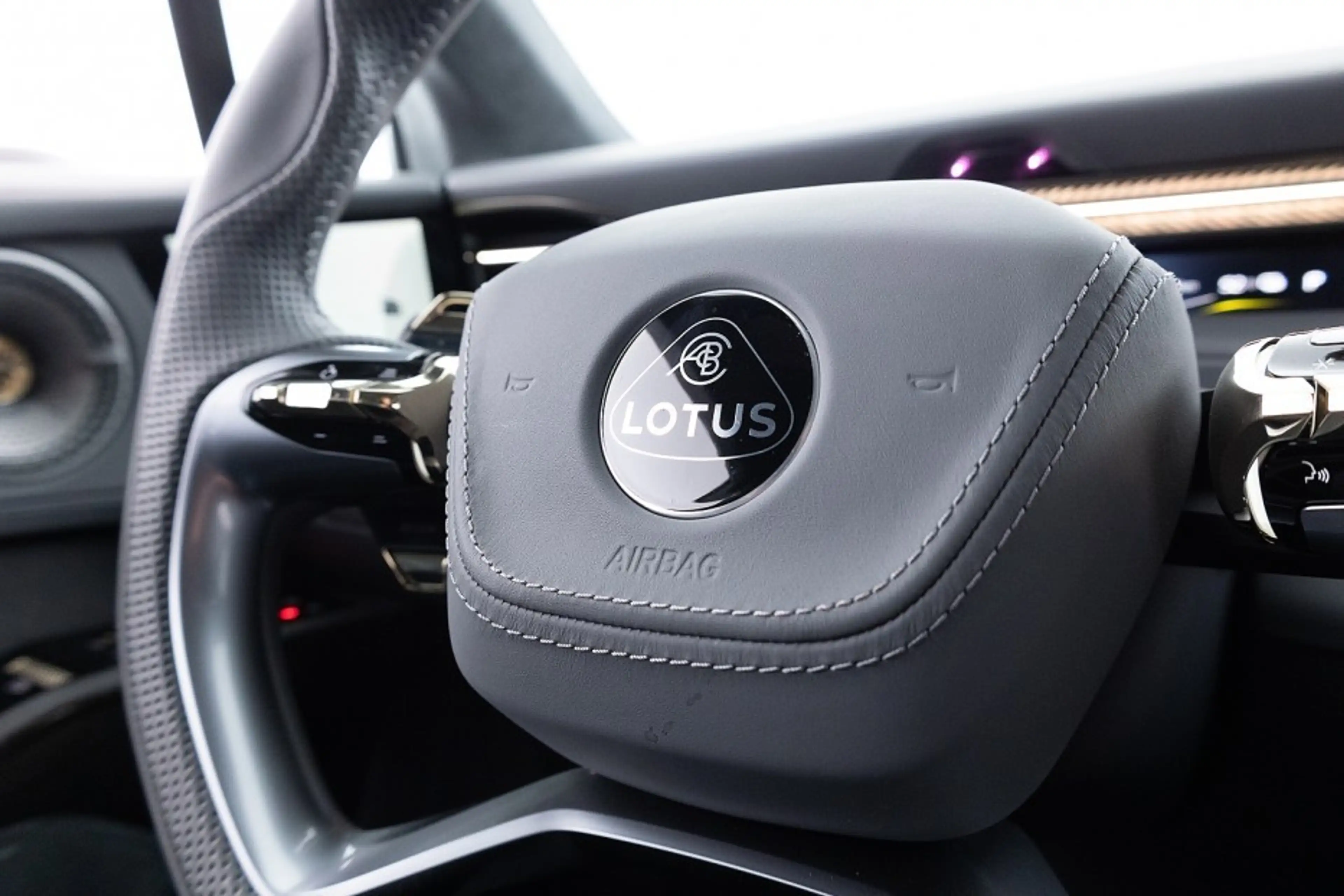 Lotus Eletre EDS 450 S 4WD Executive Seat 112 kWh | PANORAMADAK — photo 49