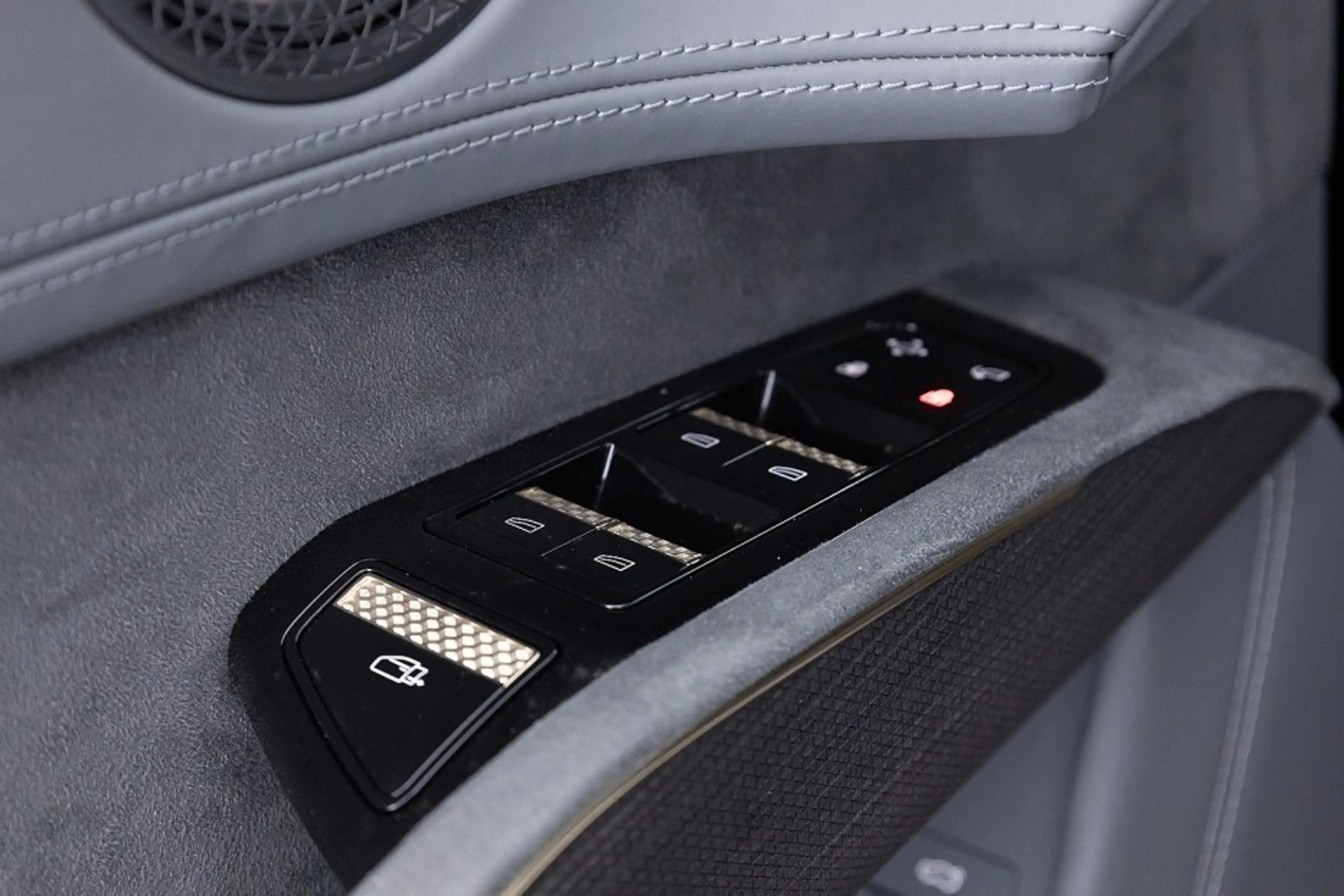 Lotus Eletre EDS 450 S 4WD Executive Seat 112 kWh | PANORAMADAK — photo 30
