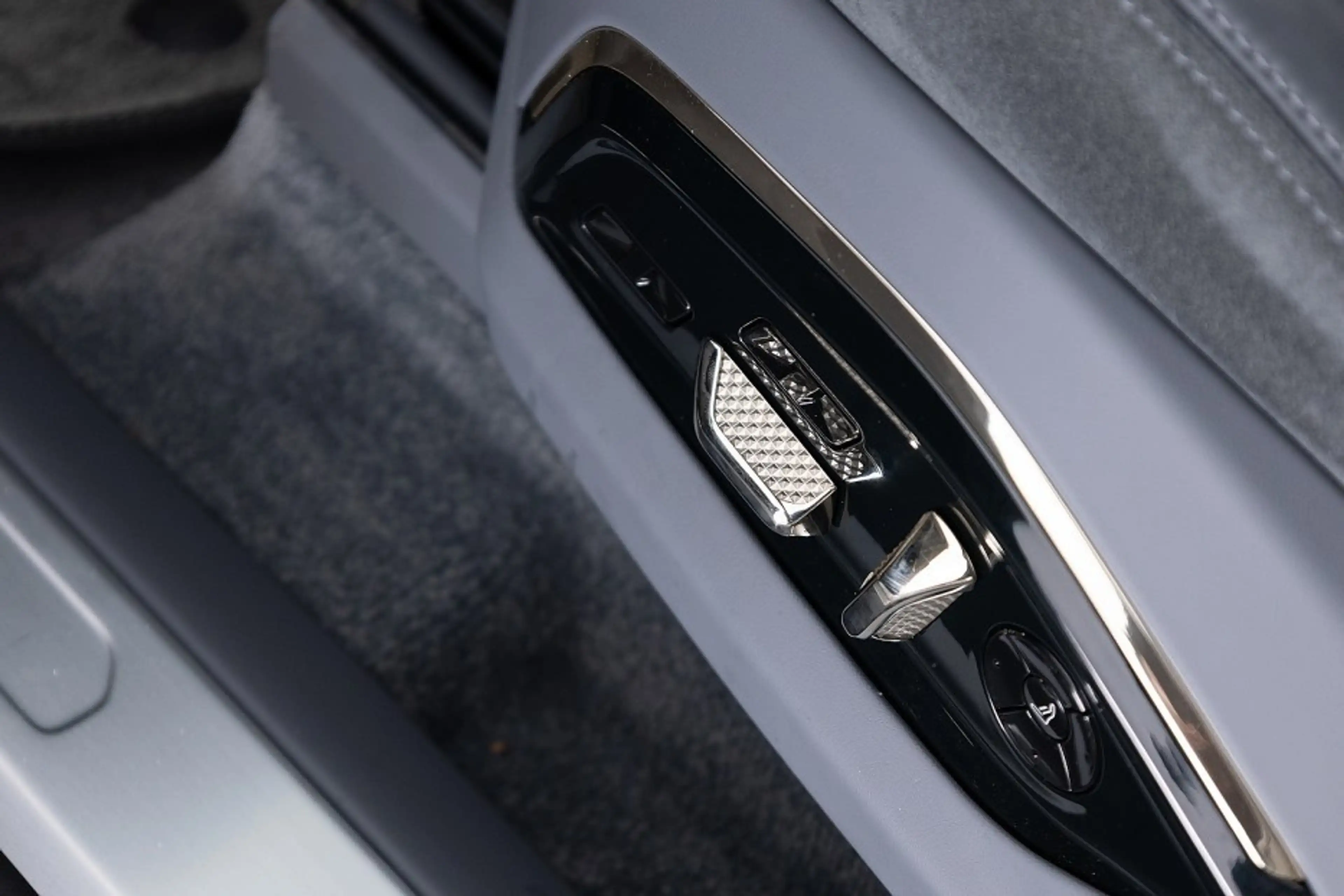 Lotus Eletre EDS 450 S 4WD Executive Seat 112 kWh | PANORAMADAK — photo 32