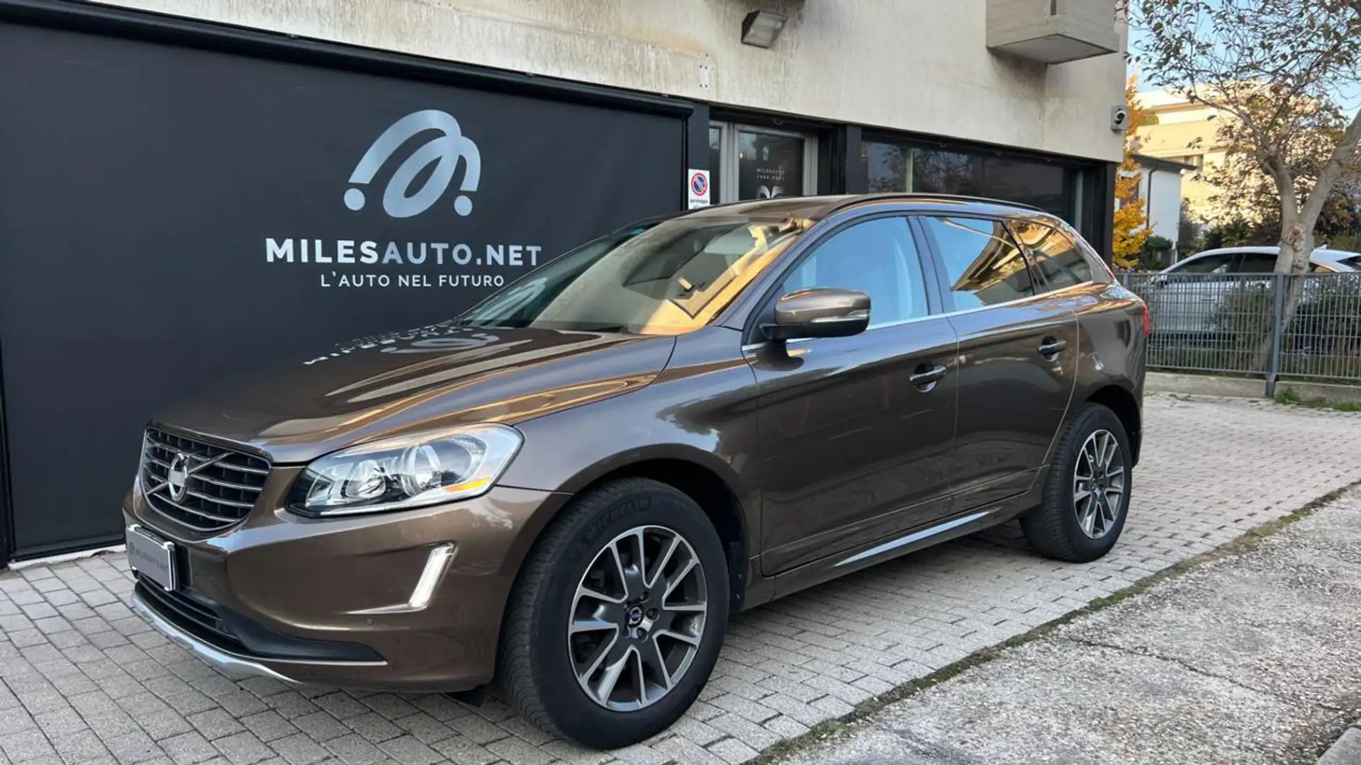 Volvo XC60 D3 Geartronic Momentum Brun - 1