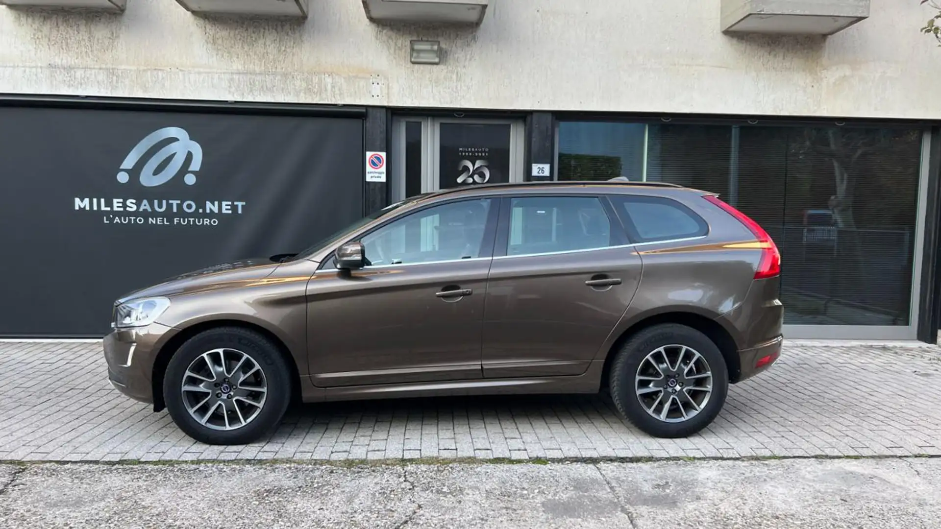 Volvo XC60 D3 Geartronic Momentum Brun - 2