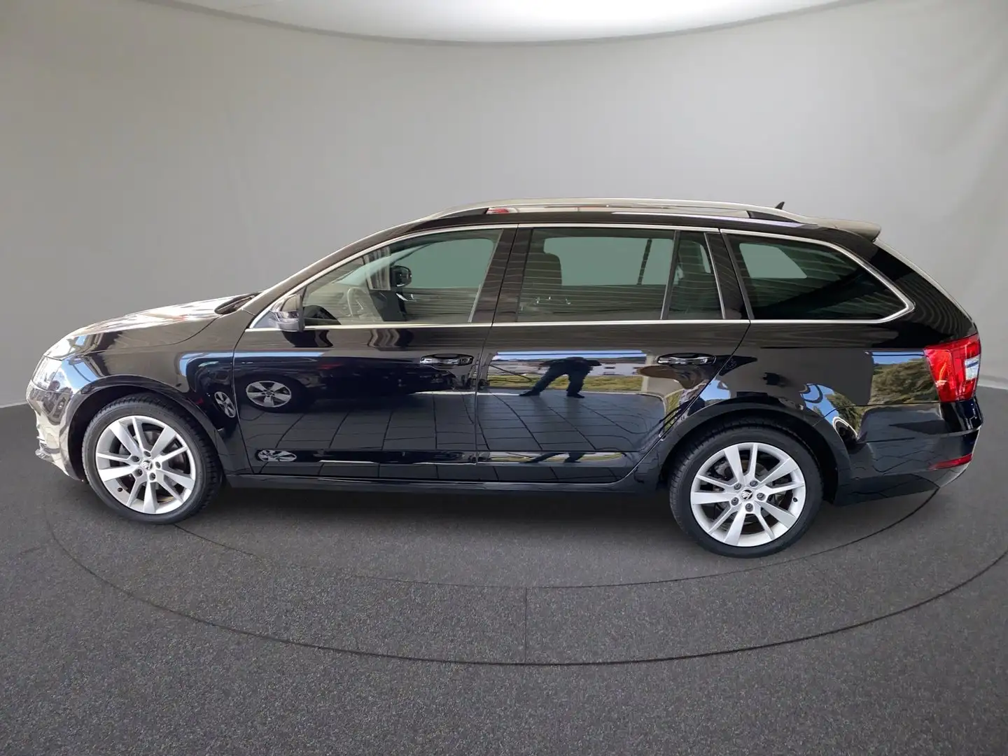 Skoda Octavia Style TDI DSG Schwarz - 2