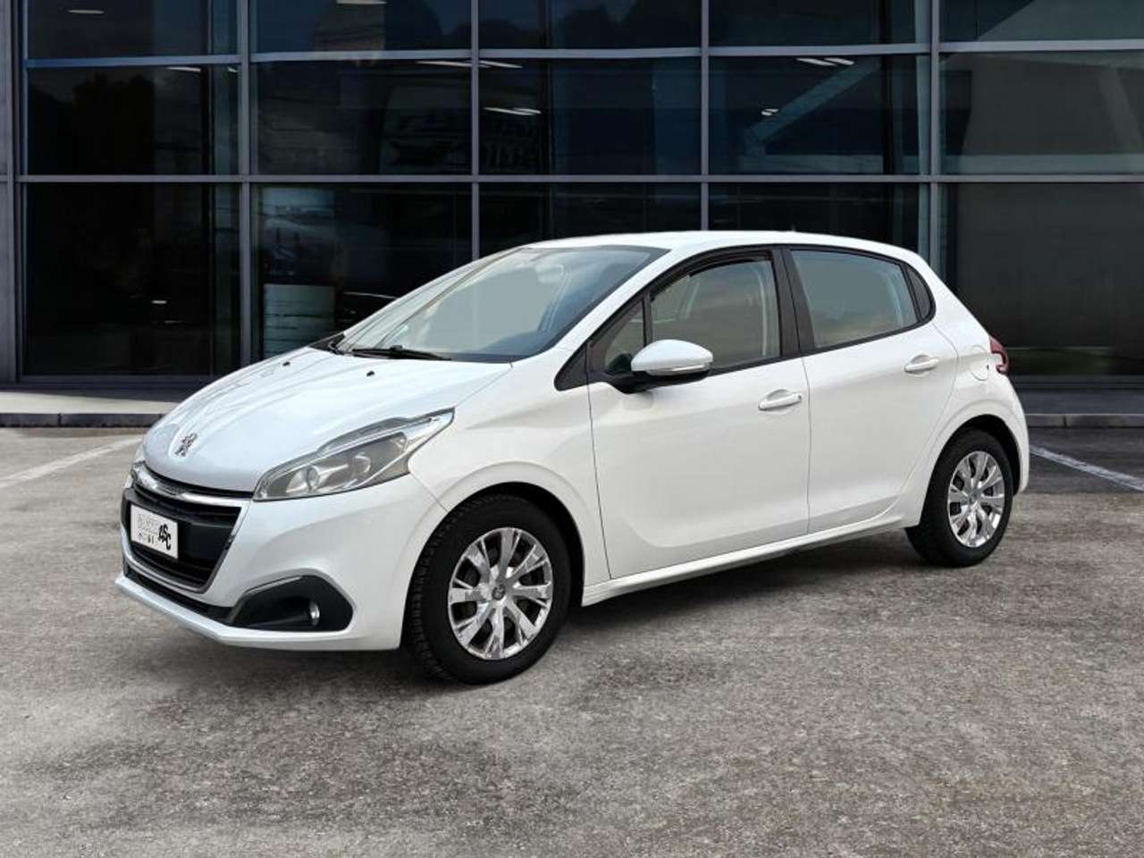 Peugeot 208 1.6 DIESEL 75 CV ADATTA NEOPATENTATI